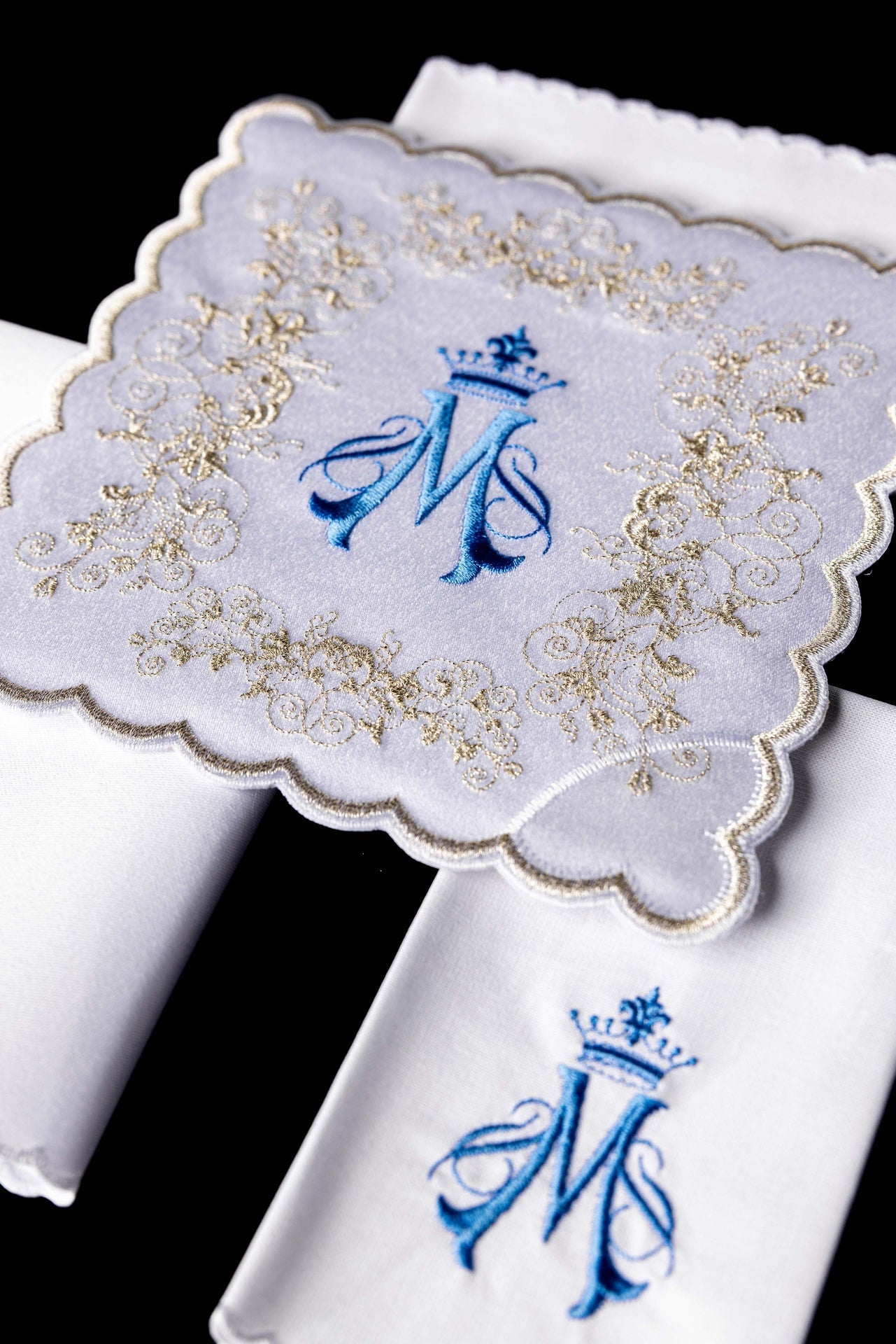 Chalice Linen Set embroidered with a white Marian motif KDT/5029/04 - CHASUBLES.COM