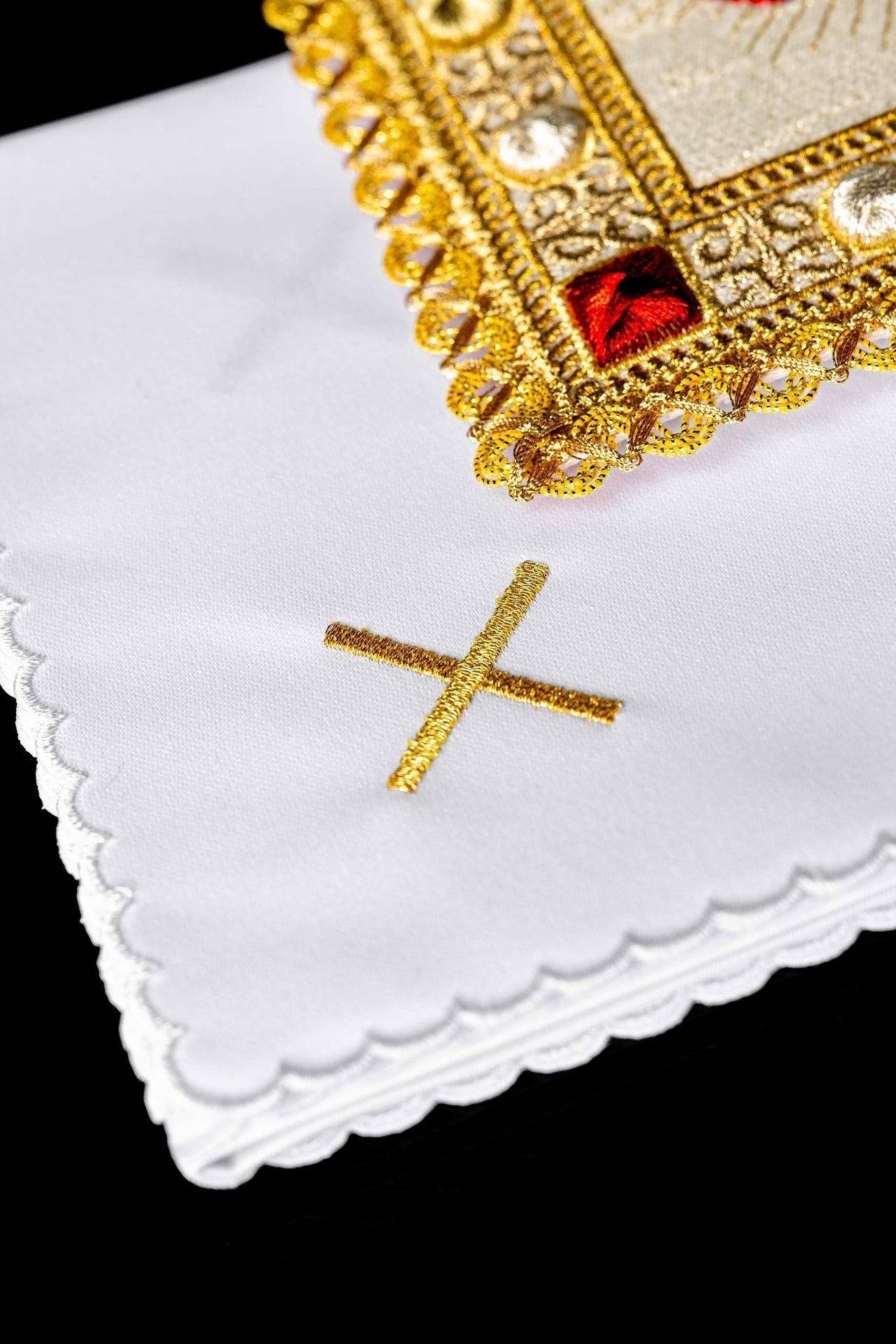 Chalice linen set with embroidery of the Three Hearts S-5577 - CHASUBLES.COM