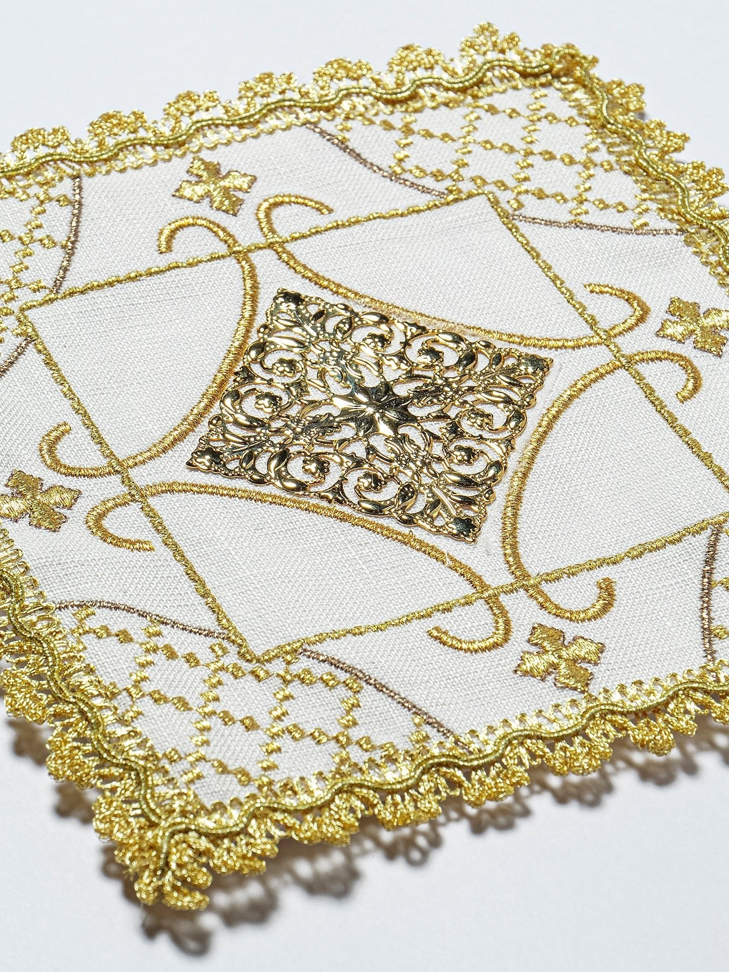 Chalice linen set with metal cross and gold embroidery HA/5007 - HAFTINAUSA.COM