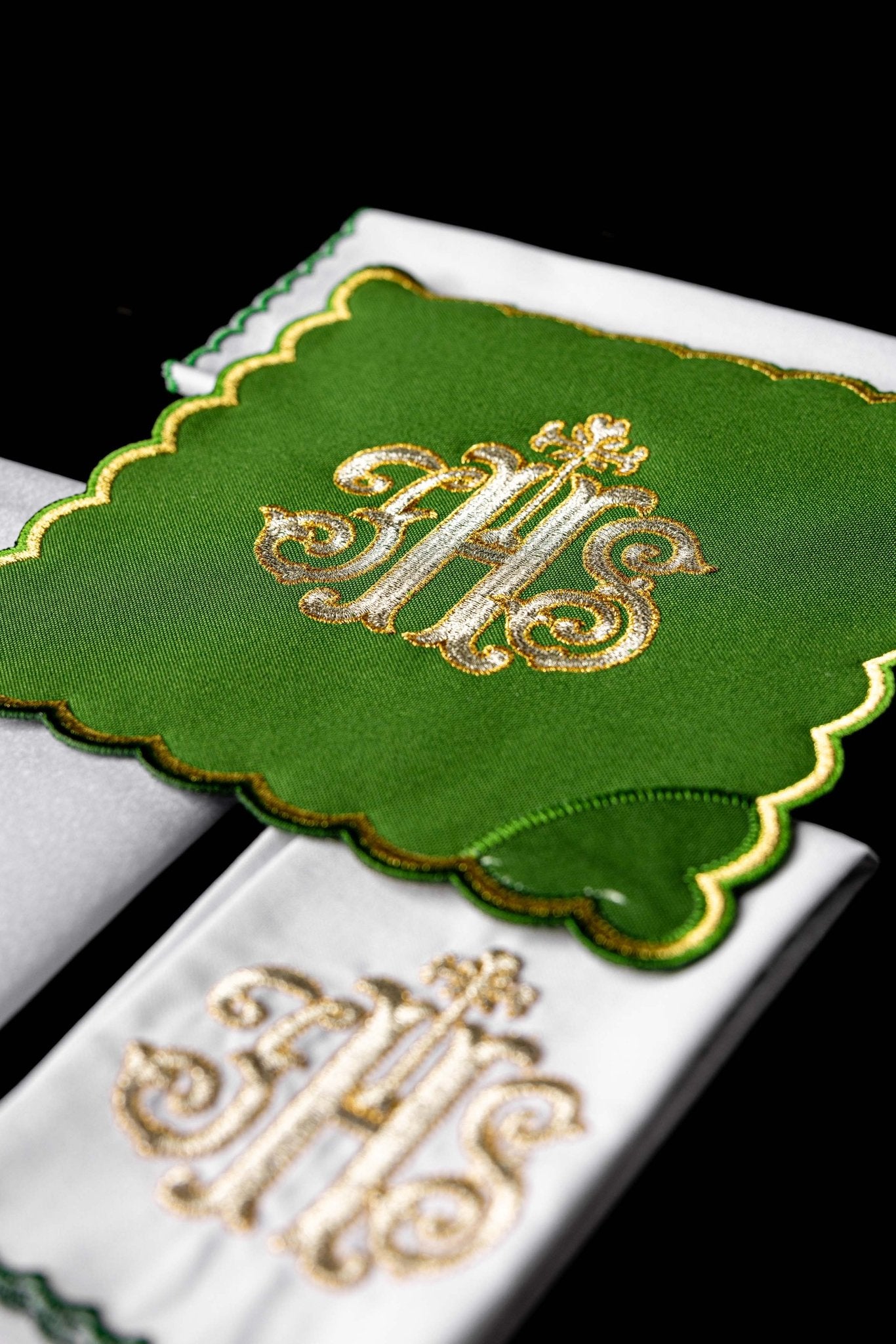 Chalice Linens Embroidered in Green with IHS KK/072/01 - CHASUBLES.COM