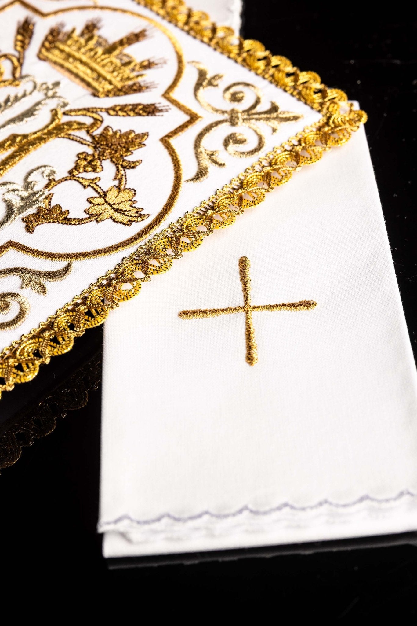 Chalice linens embroidered with a Marian symbol KK/5010 - CHASUBLES.COM