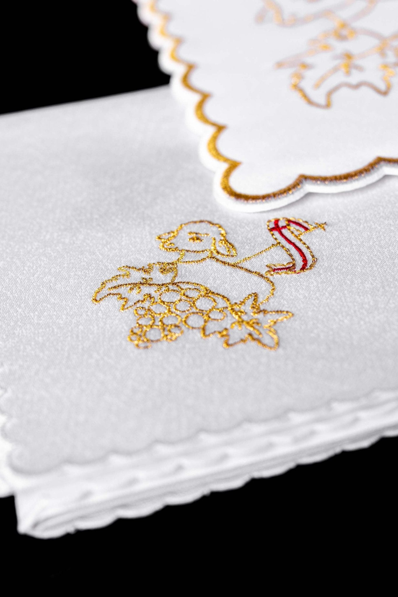 Chalice Linens embroidered with the Lamb of God symbol KK/127 - CHASUBLES.COM