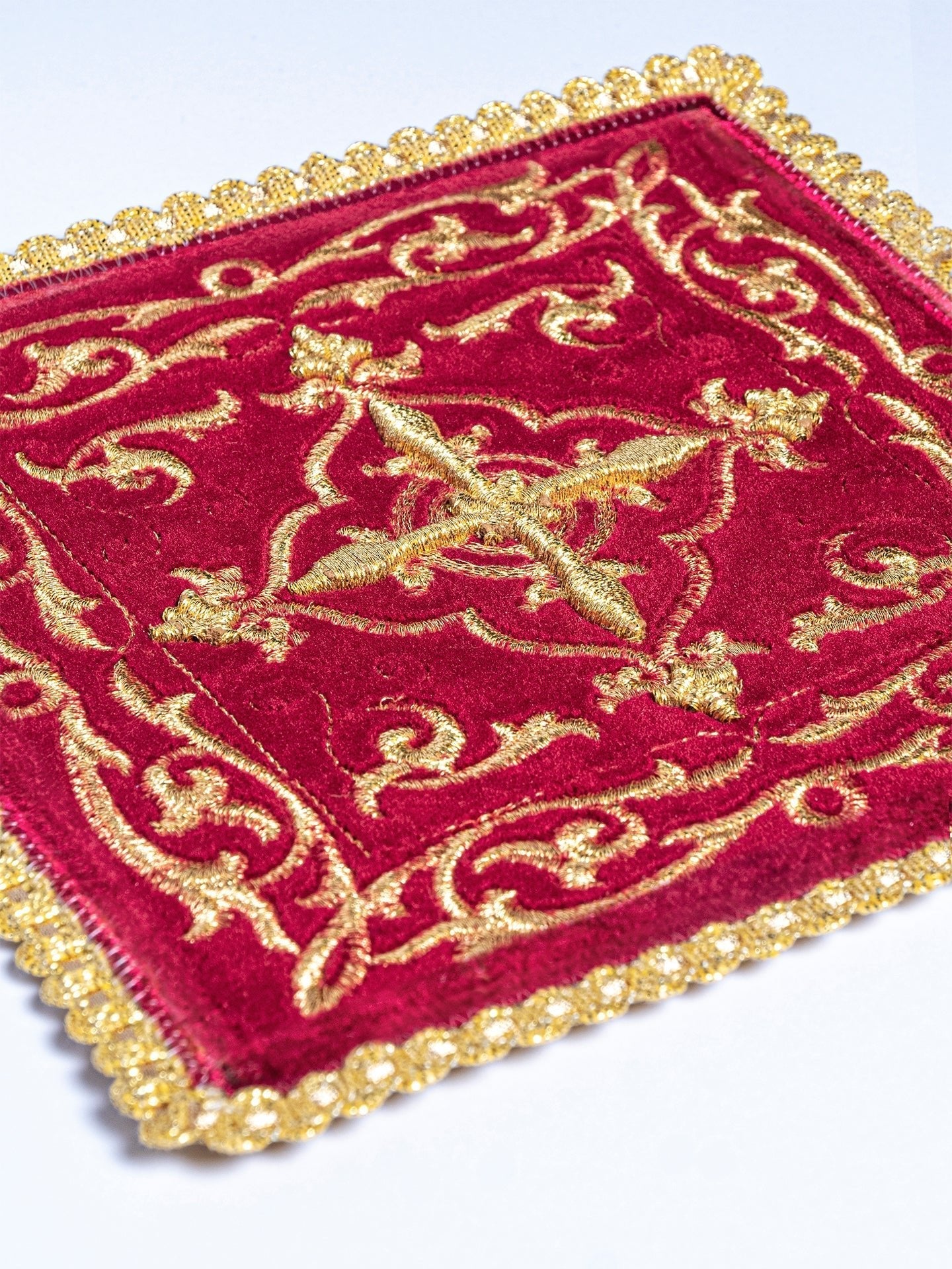 Chalice Linens made of burgundy colored velvet KK/5003/C1 - HAFTINAUSA.COM