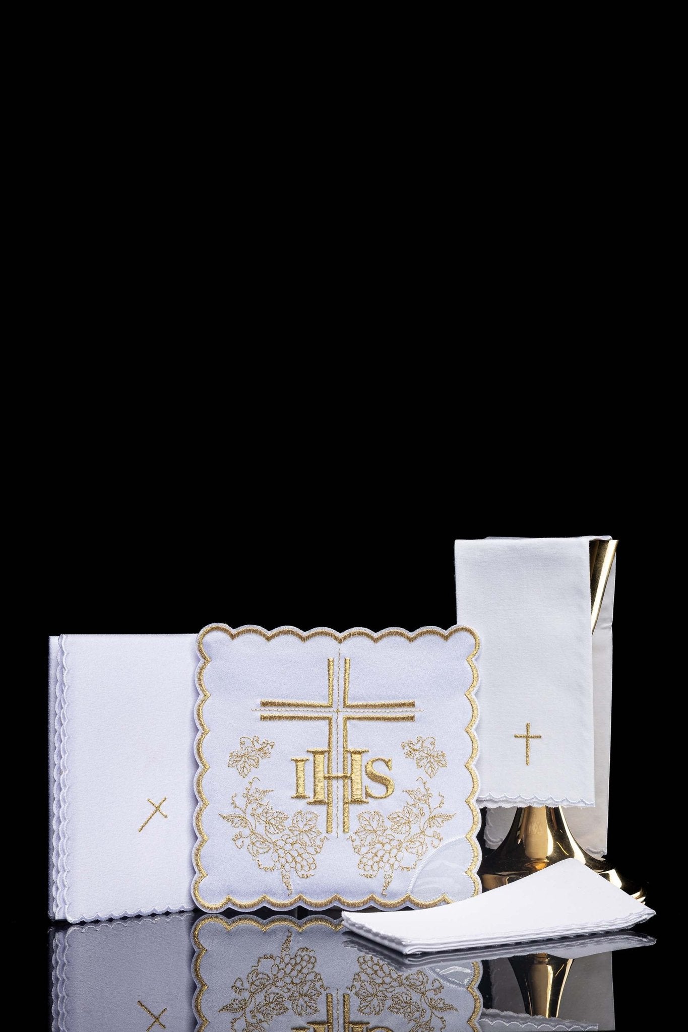Chalice linens set made from cotton with gold cross and heart embroidery KK/156/04 - CHASUBLES.COM