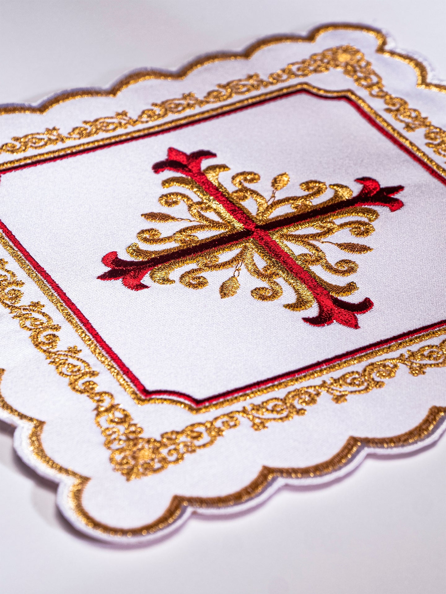Chalice linens set with gold - and - red embroidery KK/150 - CHASUBLES.COM