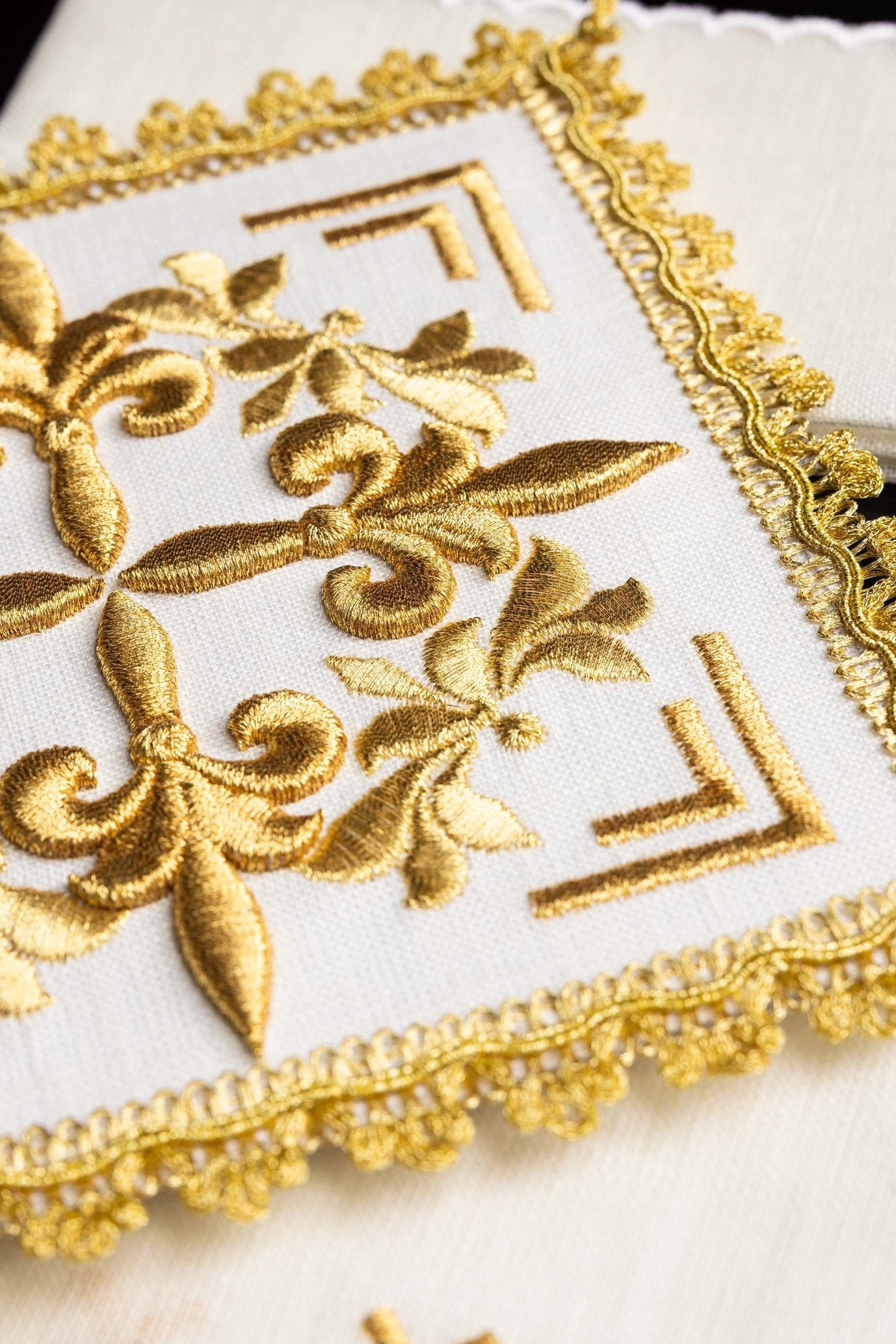 Chalice Linens with Cross Motif HA/5013 - CHASUBLES.COM