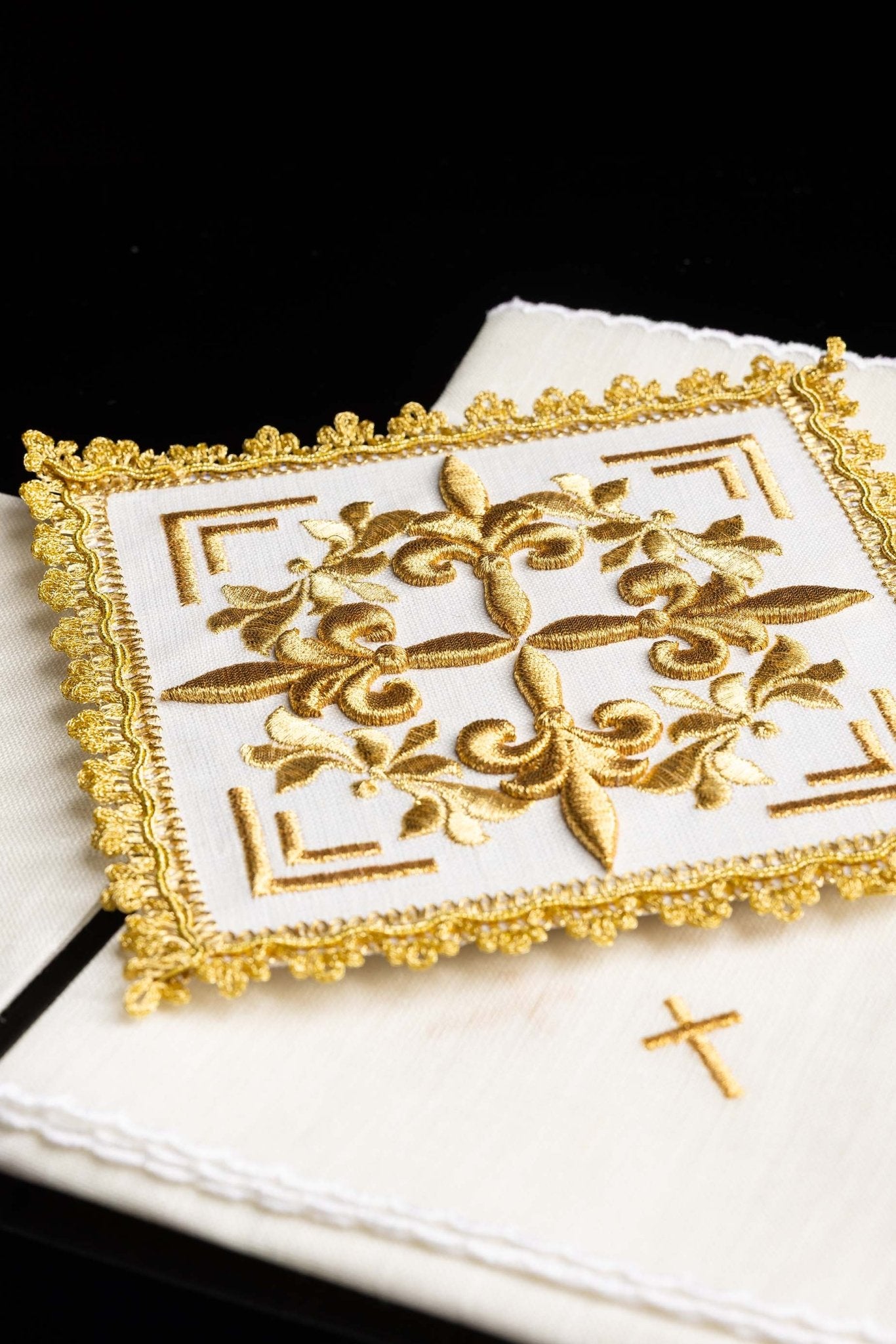 Chalice Linens with Cross Motif HA/5013 - CHASUBLES.COM