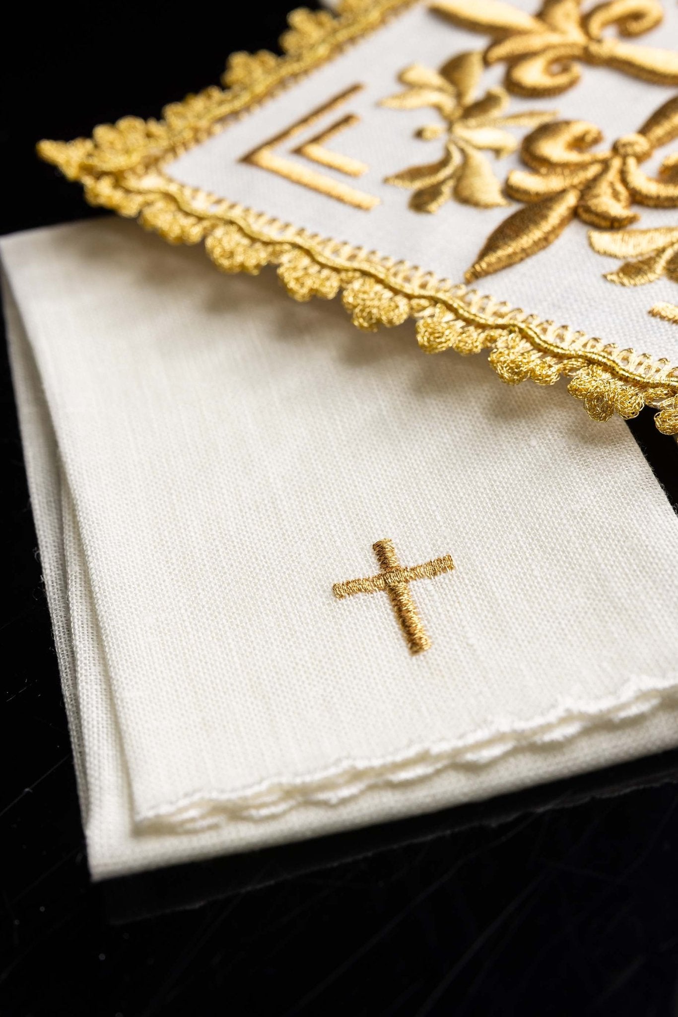 Chalice Linens with Cross Motif HA/5013 - CHASUBLES.COM