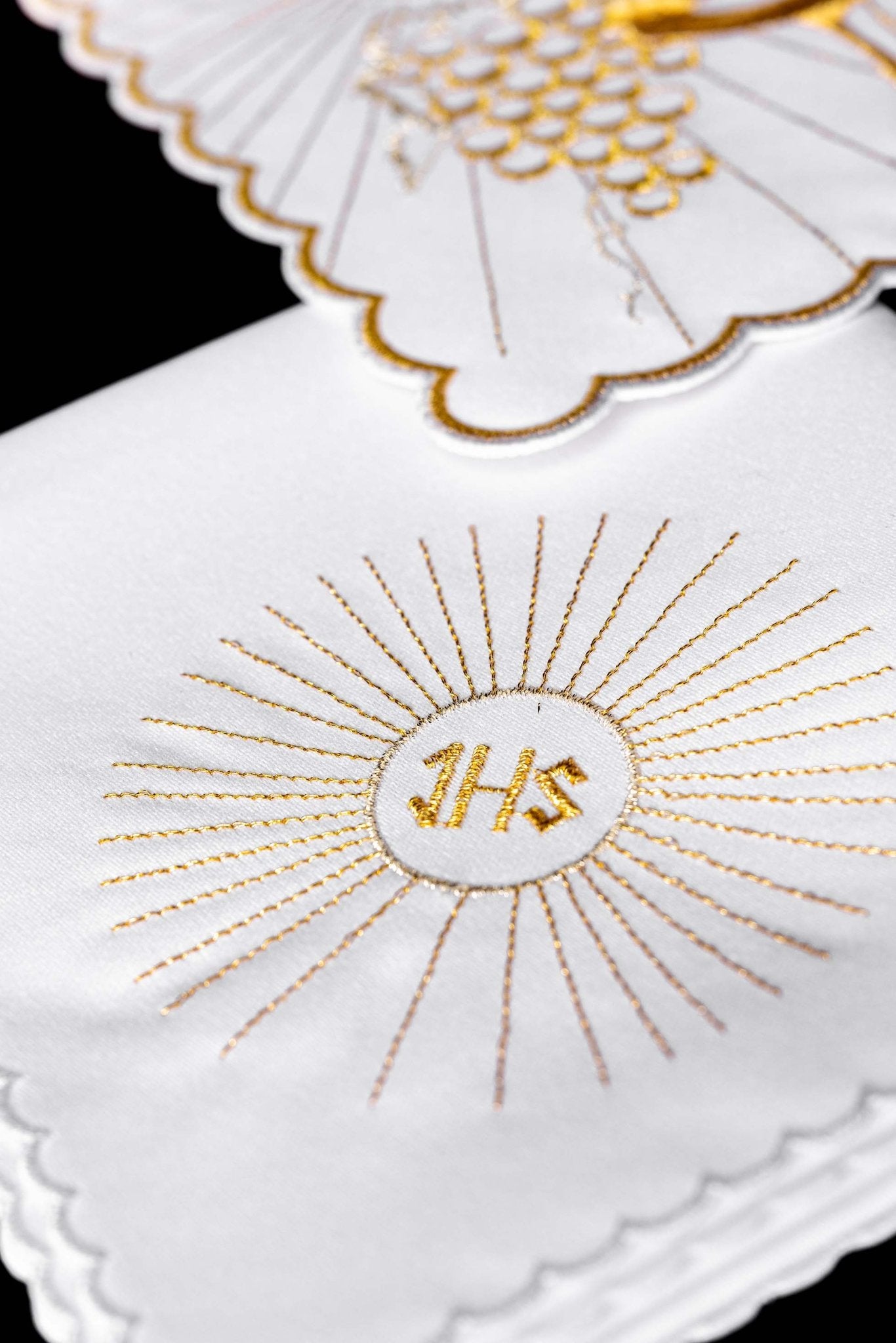 Chalice Linens with Golden Embroidery of Chalice and Cross KK/091 - CHASUBLES.COM