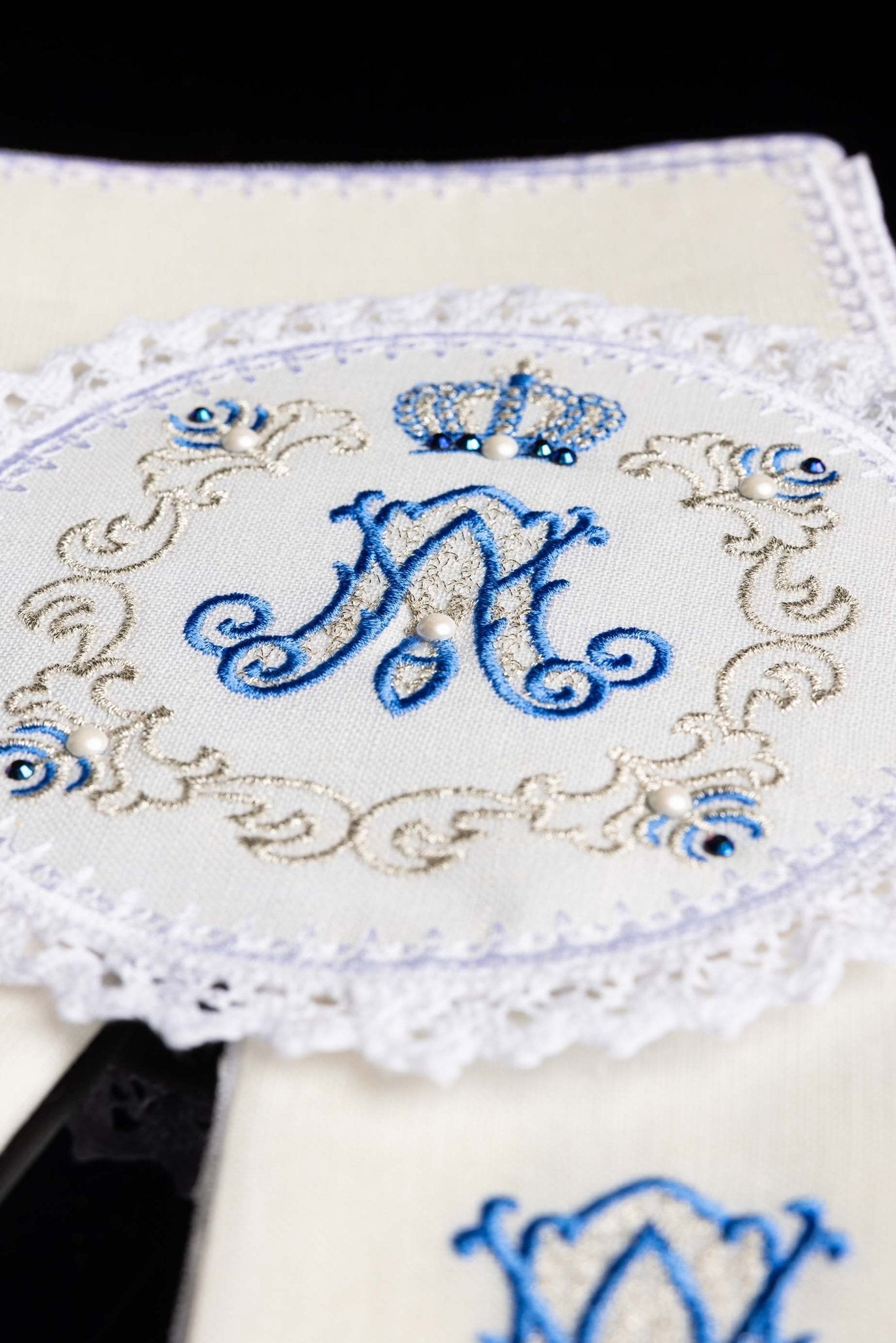 Chalice Linens with Marian Embroidery LE/5001 - CHASUBLES.COM