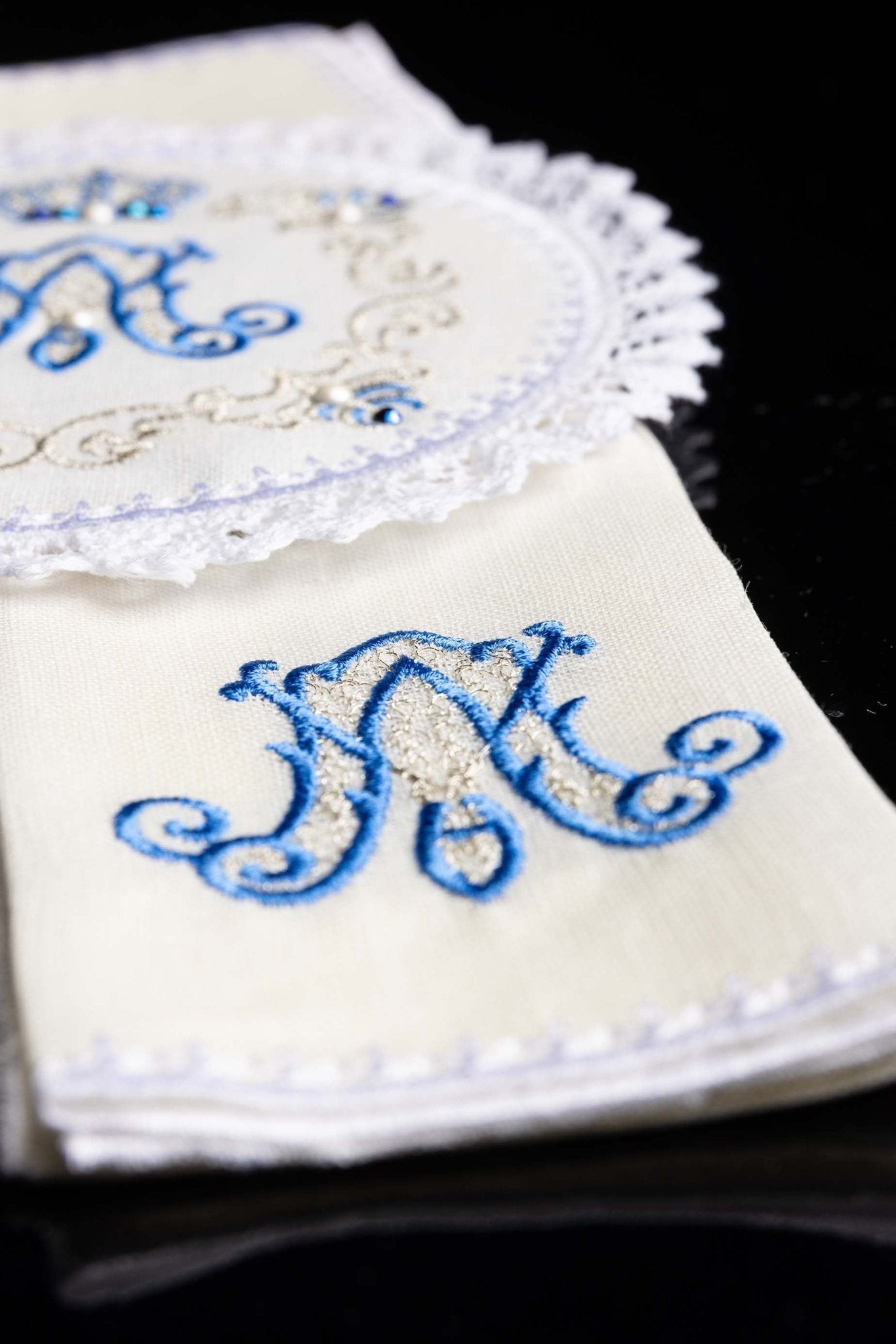Chalice Linens with Marian Embroidery LE/5001 - CHASUBLES.COM