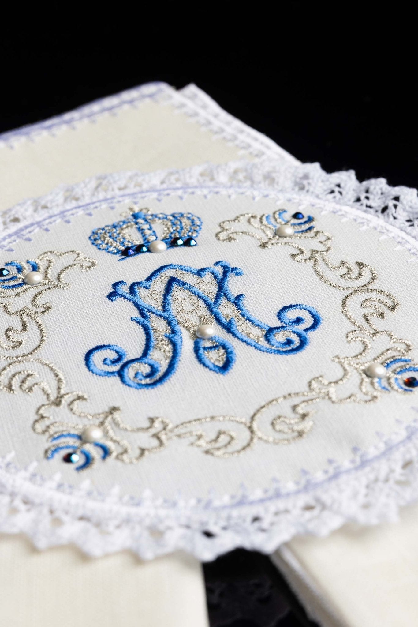 Chalice Linens with Marian Embroidery LE/5001 - CHASUBLES.COM