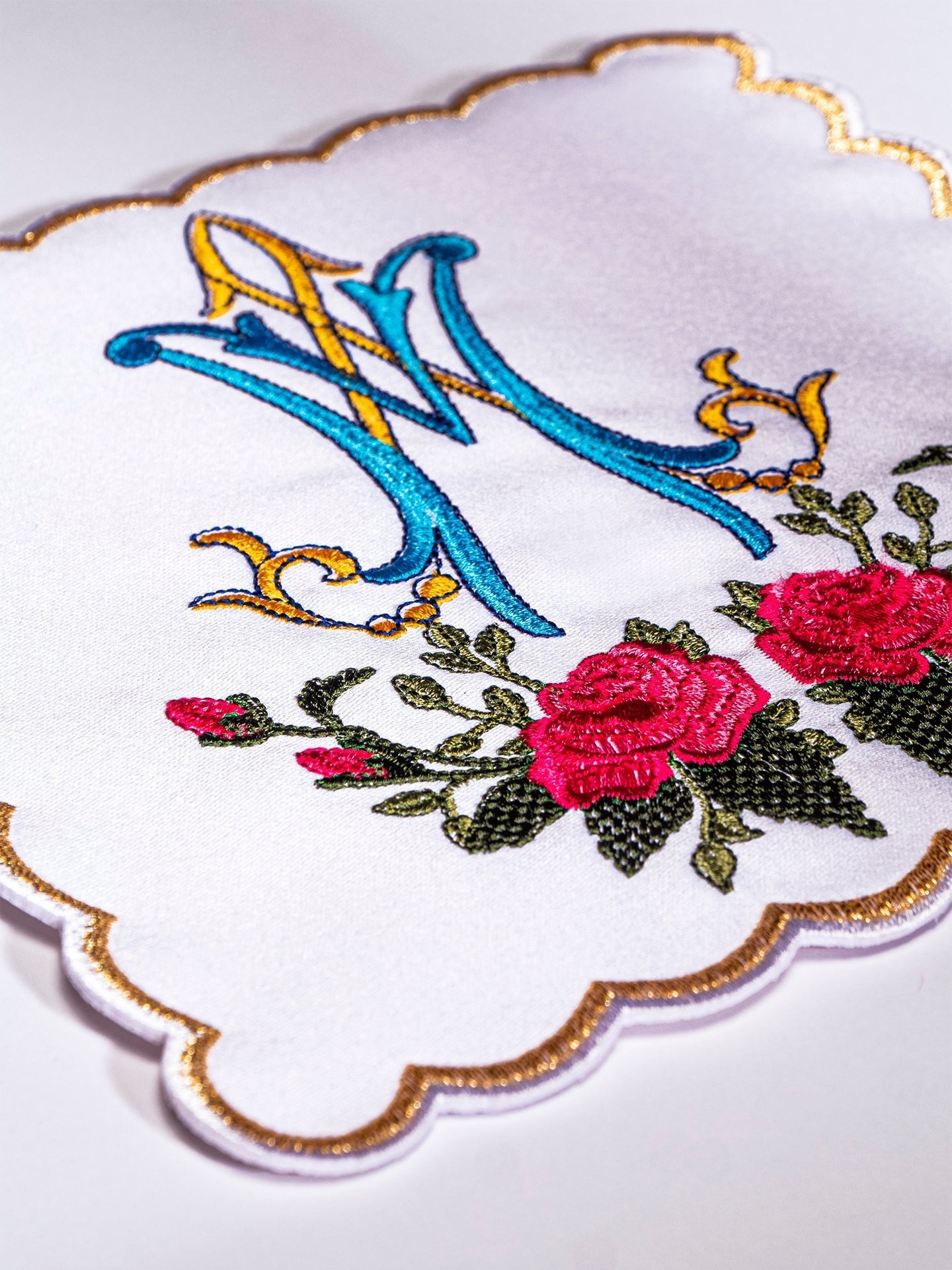 Chalice Linens with red and blue Marian Embroidery KK/078 - HAFTINAUSA.COM