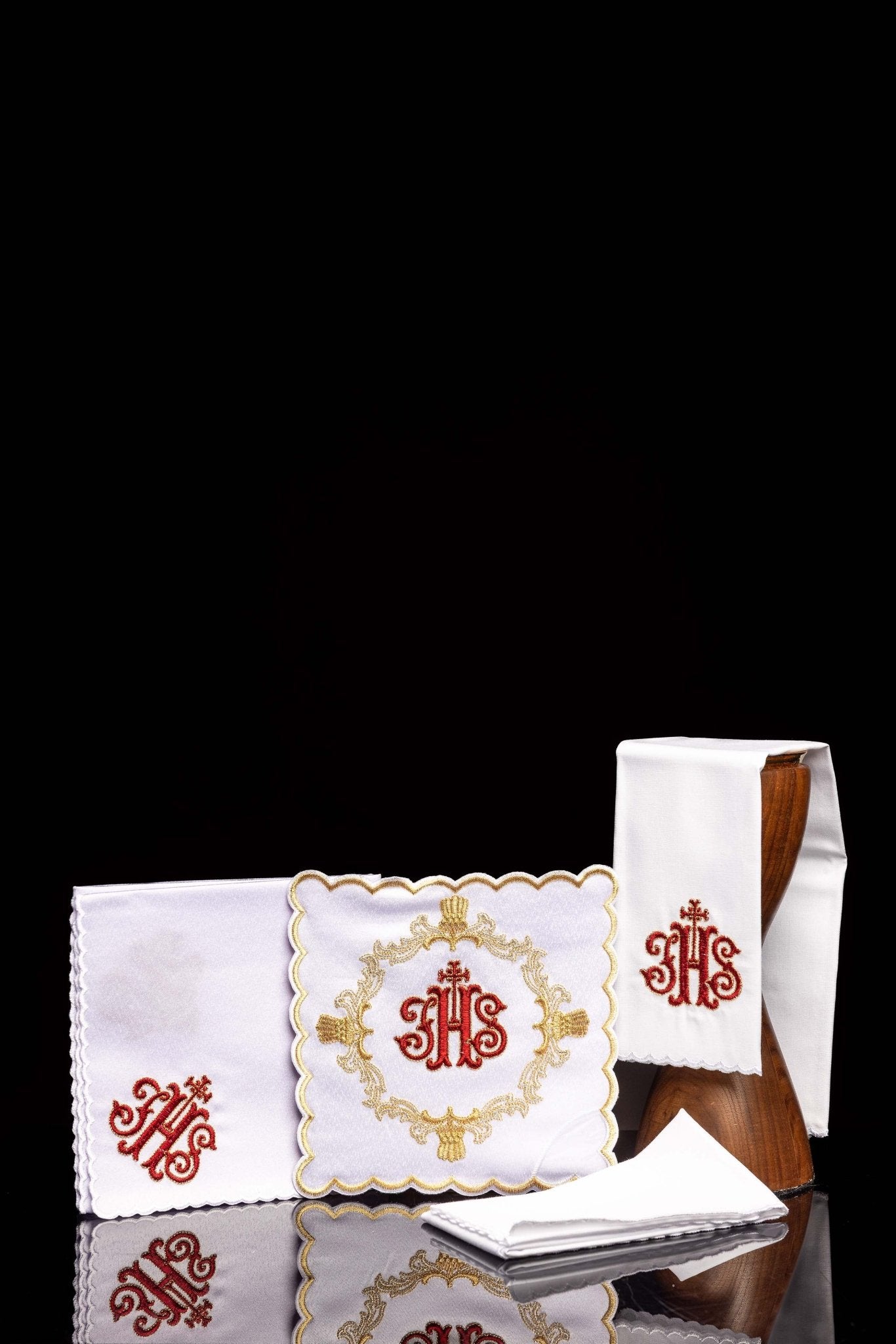 Chalice Linens with Red Embroidery KK/038 - CHASUBLES.COM