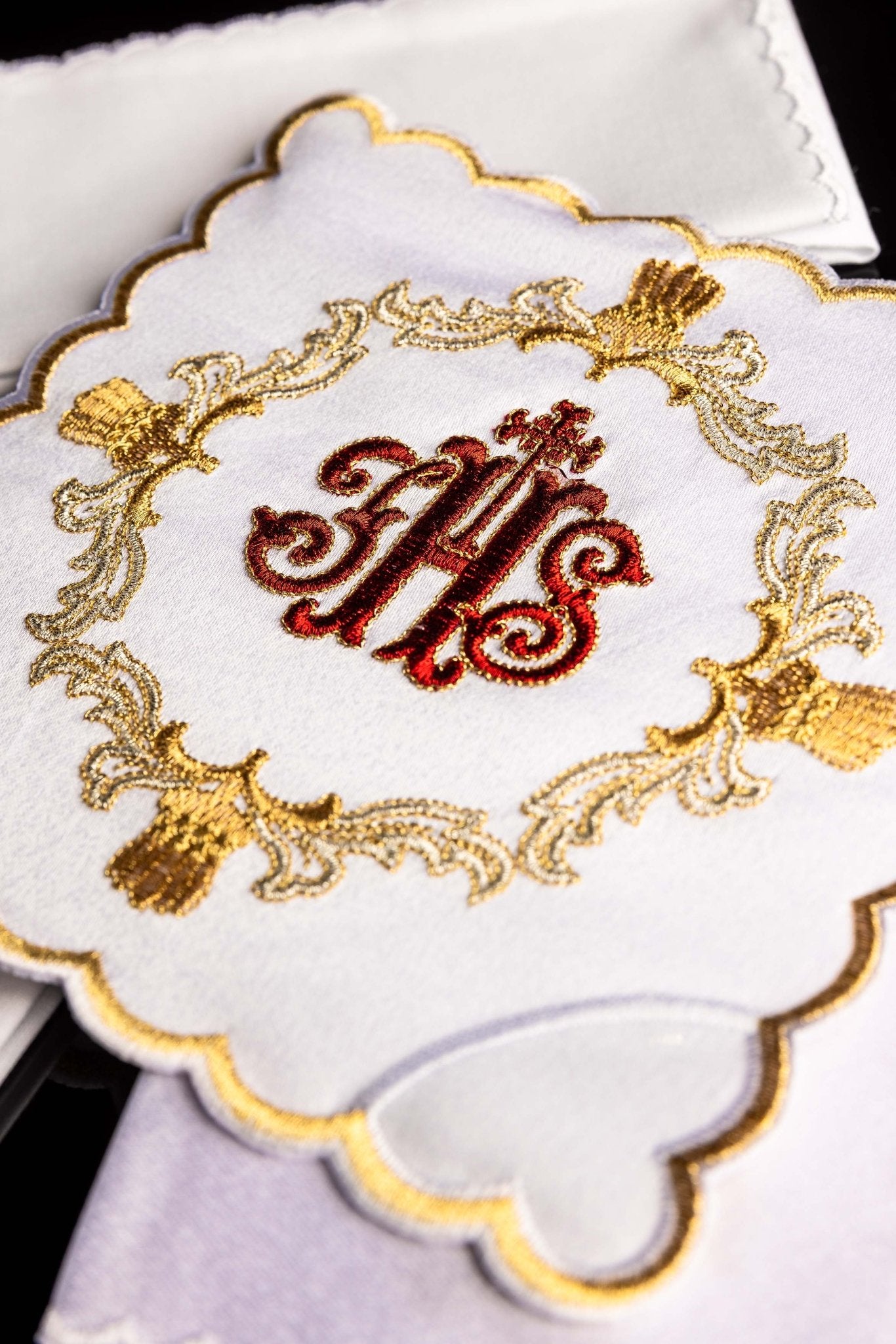 Chalice Linens with Red Embroidery KK/038 - CHASUBLES.COM