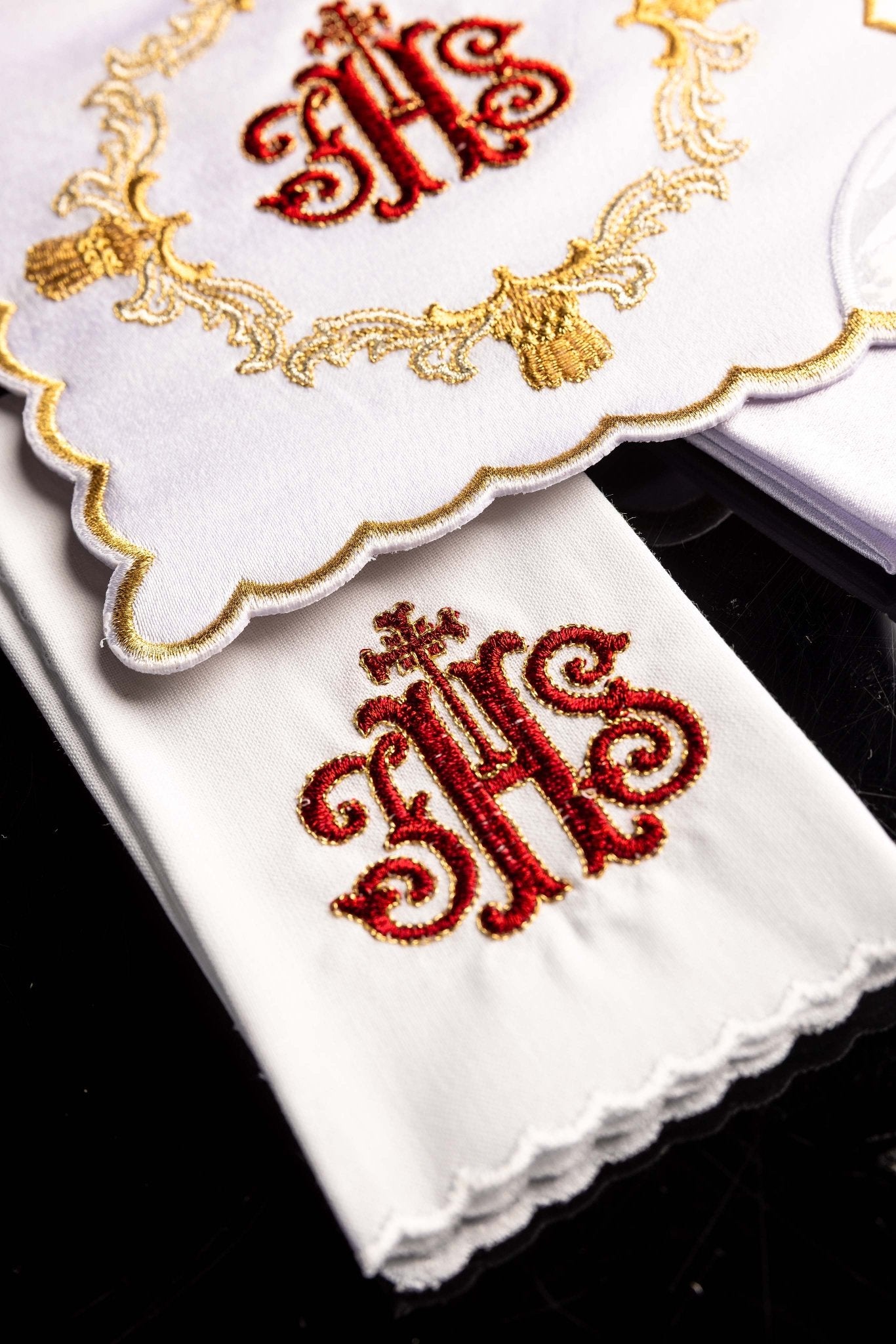 Chalice Linens with Red Embroidery KK/038 - CHASUBLES.COM
