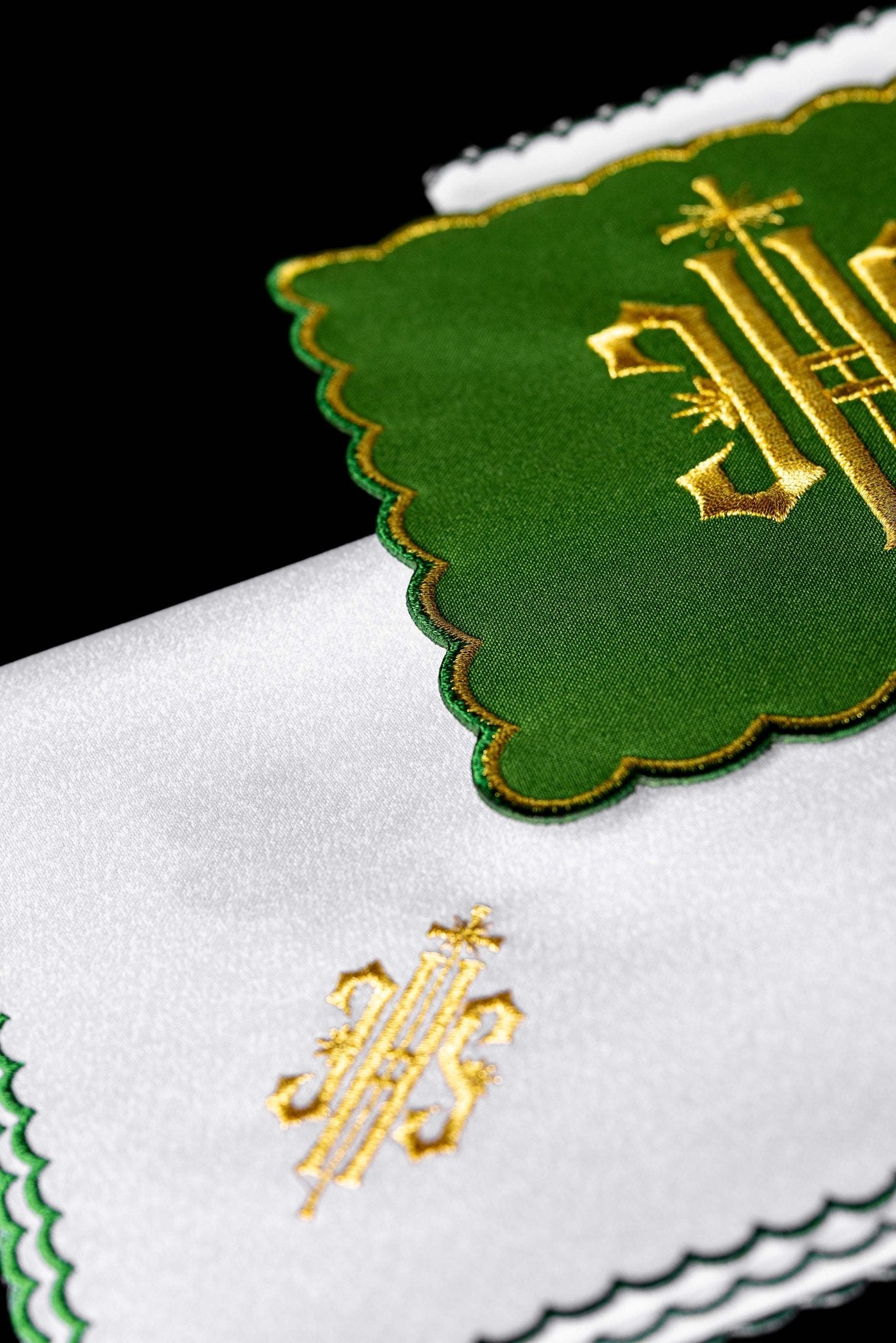 Chalice Set with green Pall and dimensional JHS embroidery KK/029/01 - CHASUBLES.COM