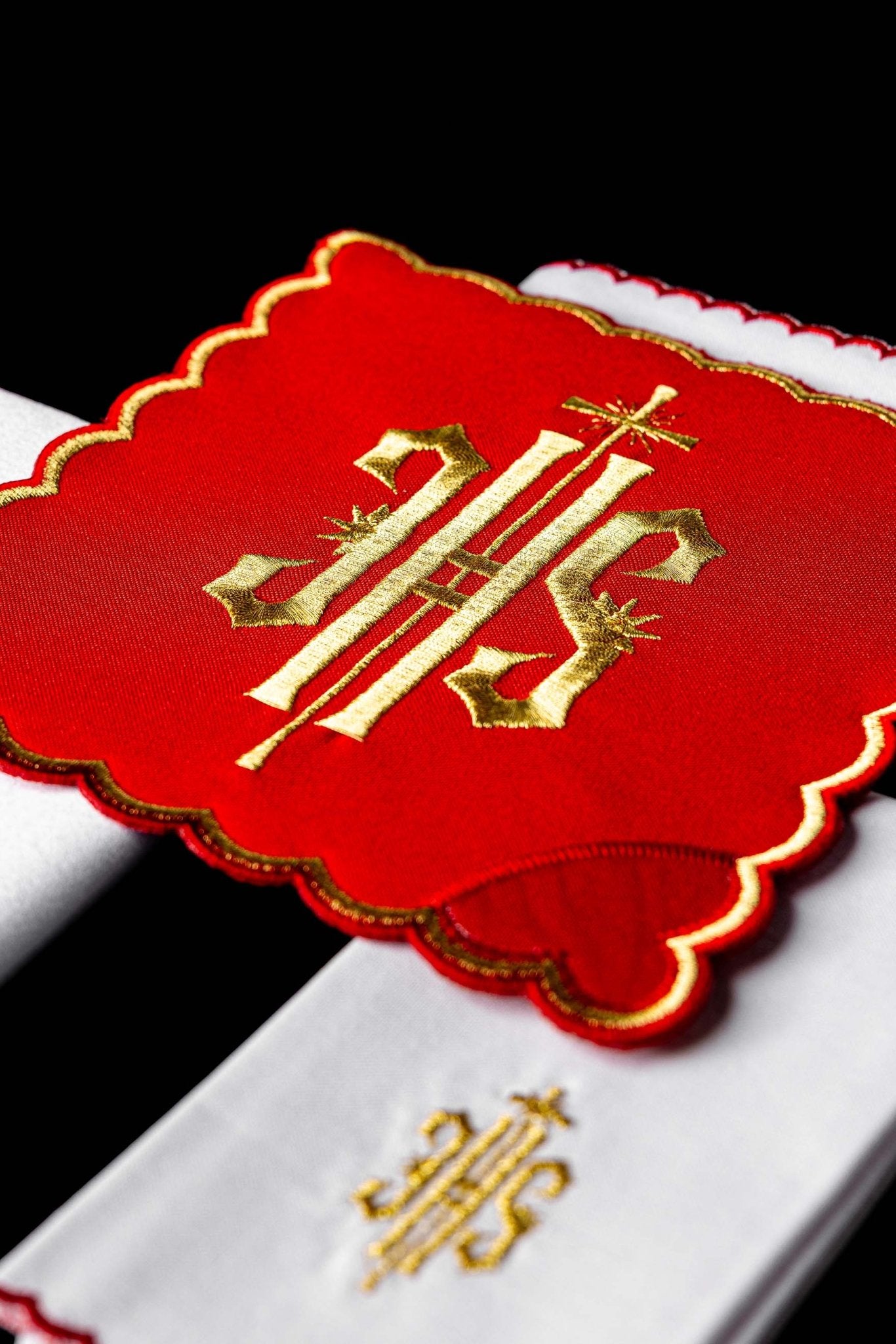 Chalice Set with red Pall and dimensional JHS embroidery KK/029/02 - CHASUBLES.COM