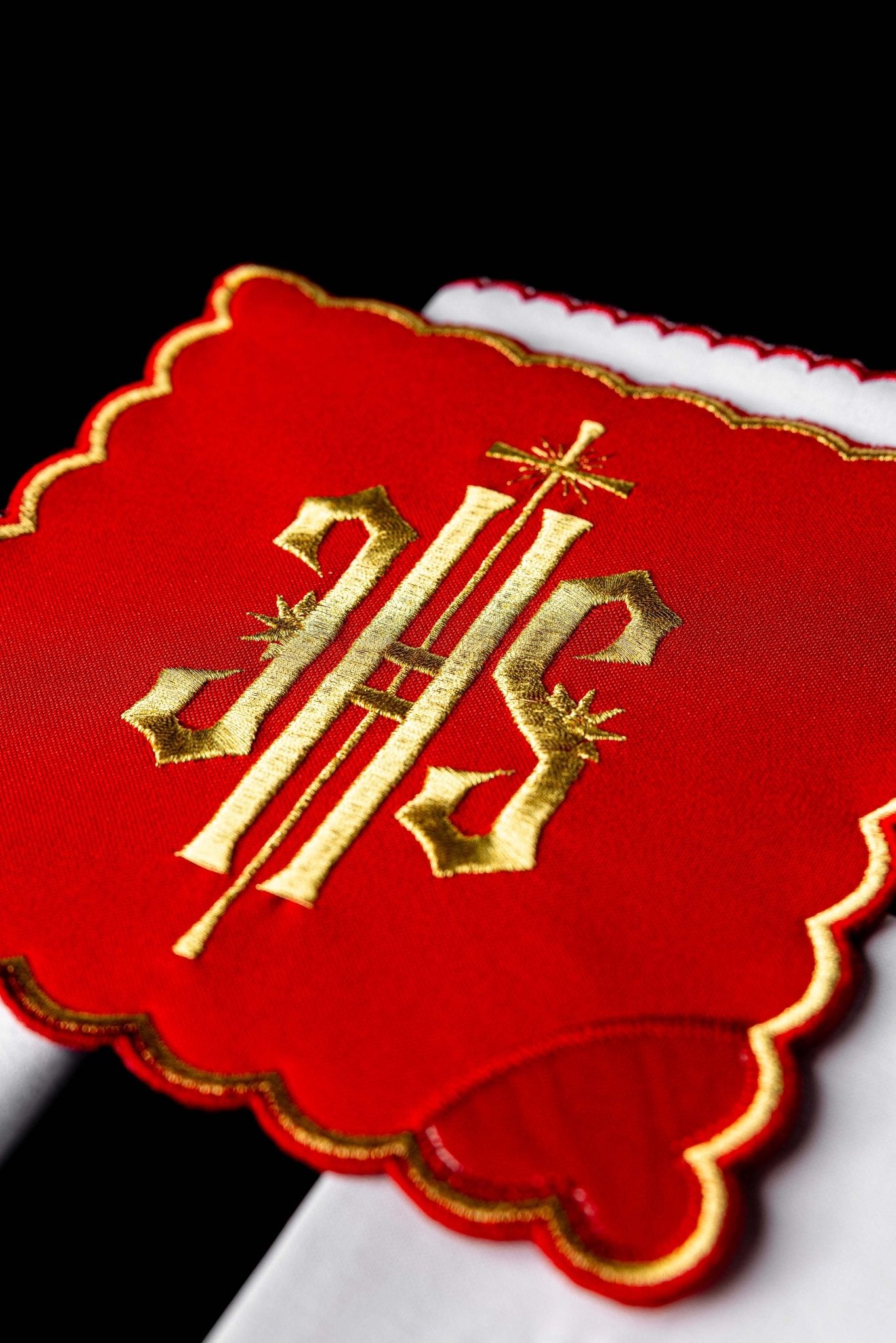 Chalice Set with red Pall and dimensional JHS embroidery KK/029/02 - CHASUBLES.COM