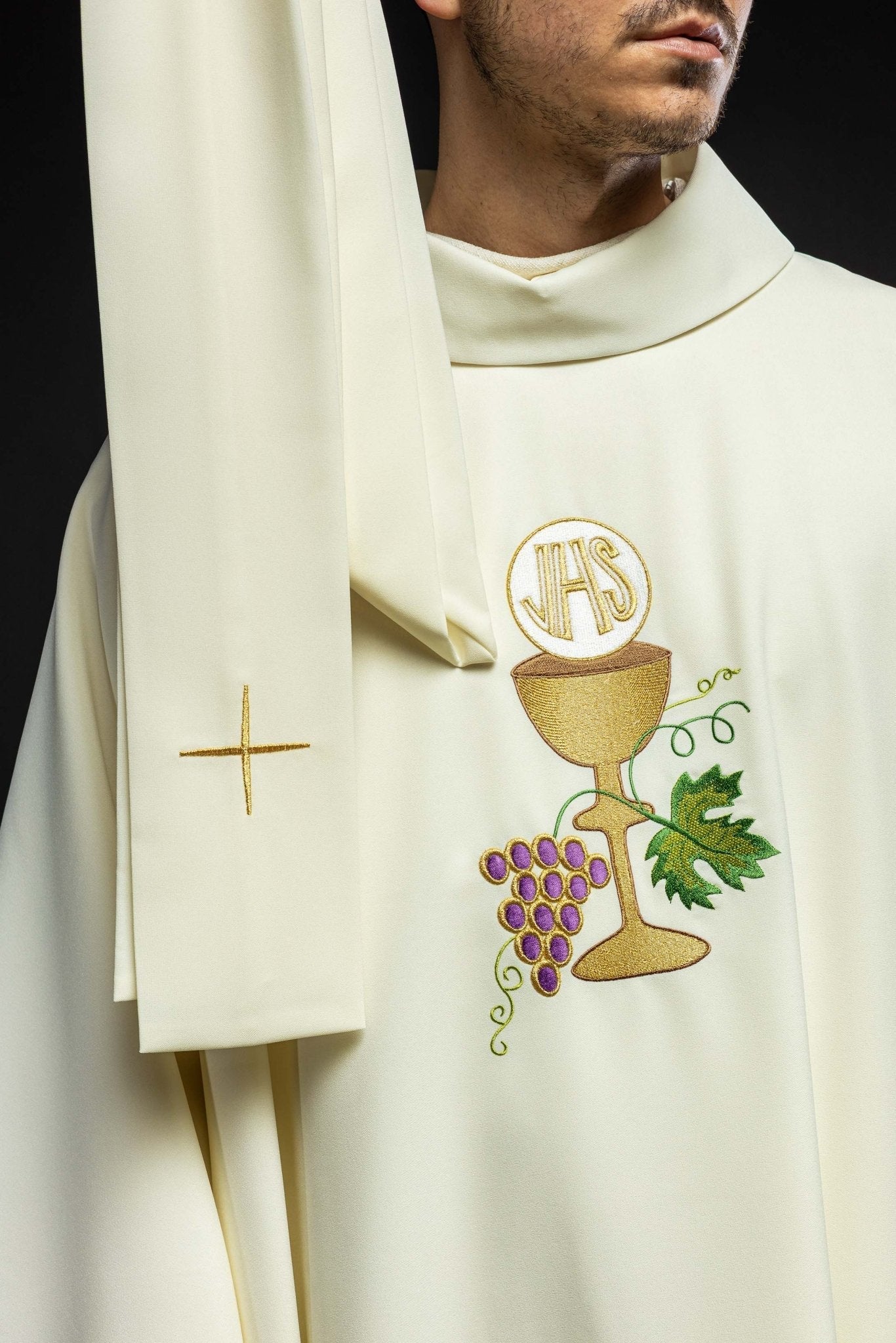 Chasuble Chalice Cross and Grapes in ecru KOR/208/05/12 ECRU - HAFTINAUSA.COM