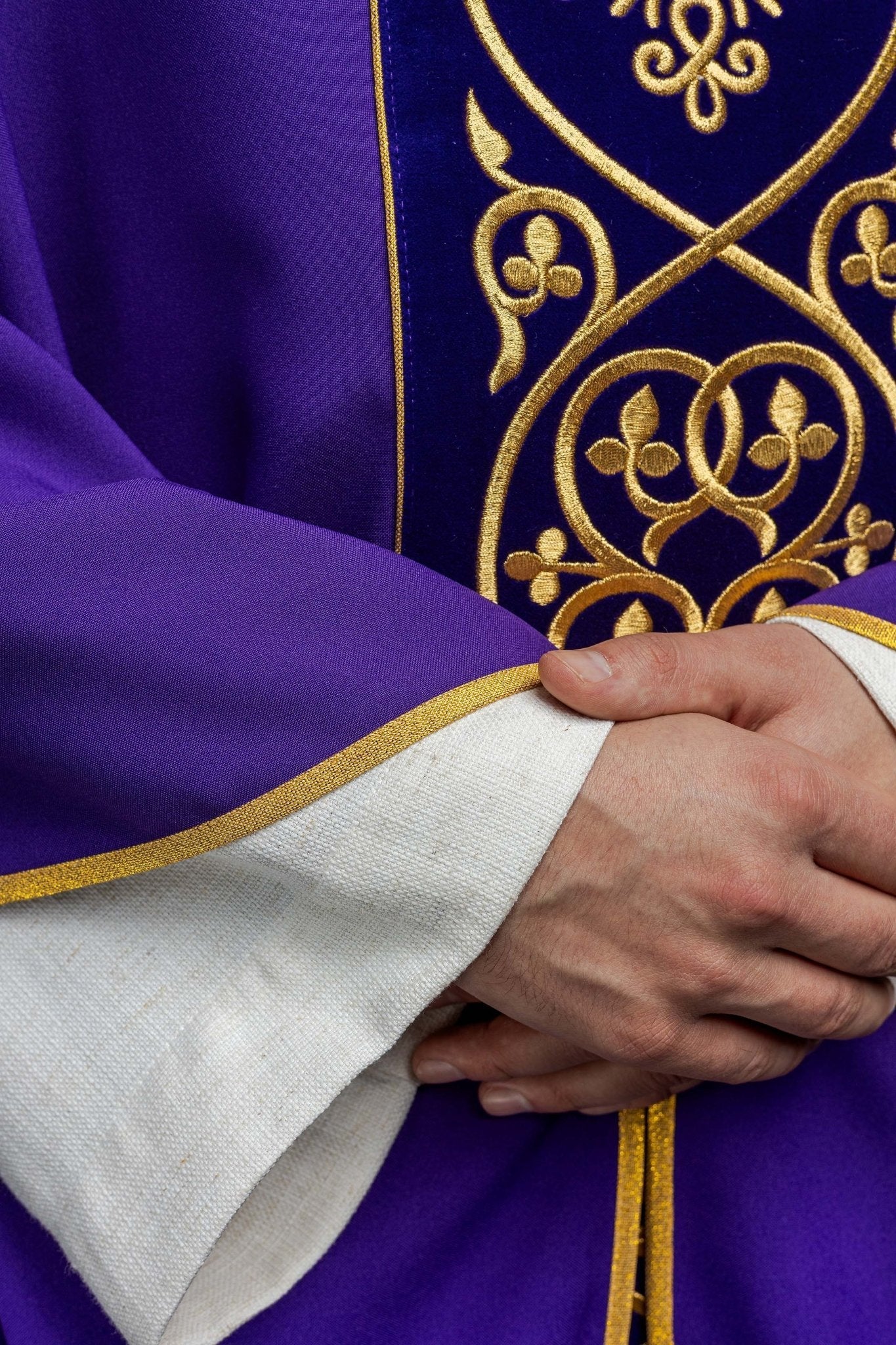 Chasuble decorated with velvet embroidery KOR/169/3 Purple KOR/169/03 - HAFTINAUSA.COM