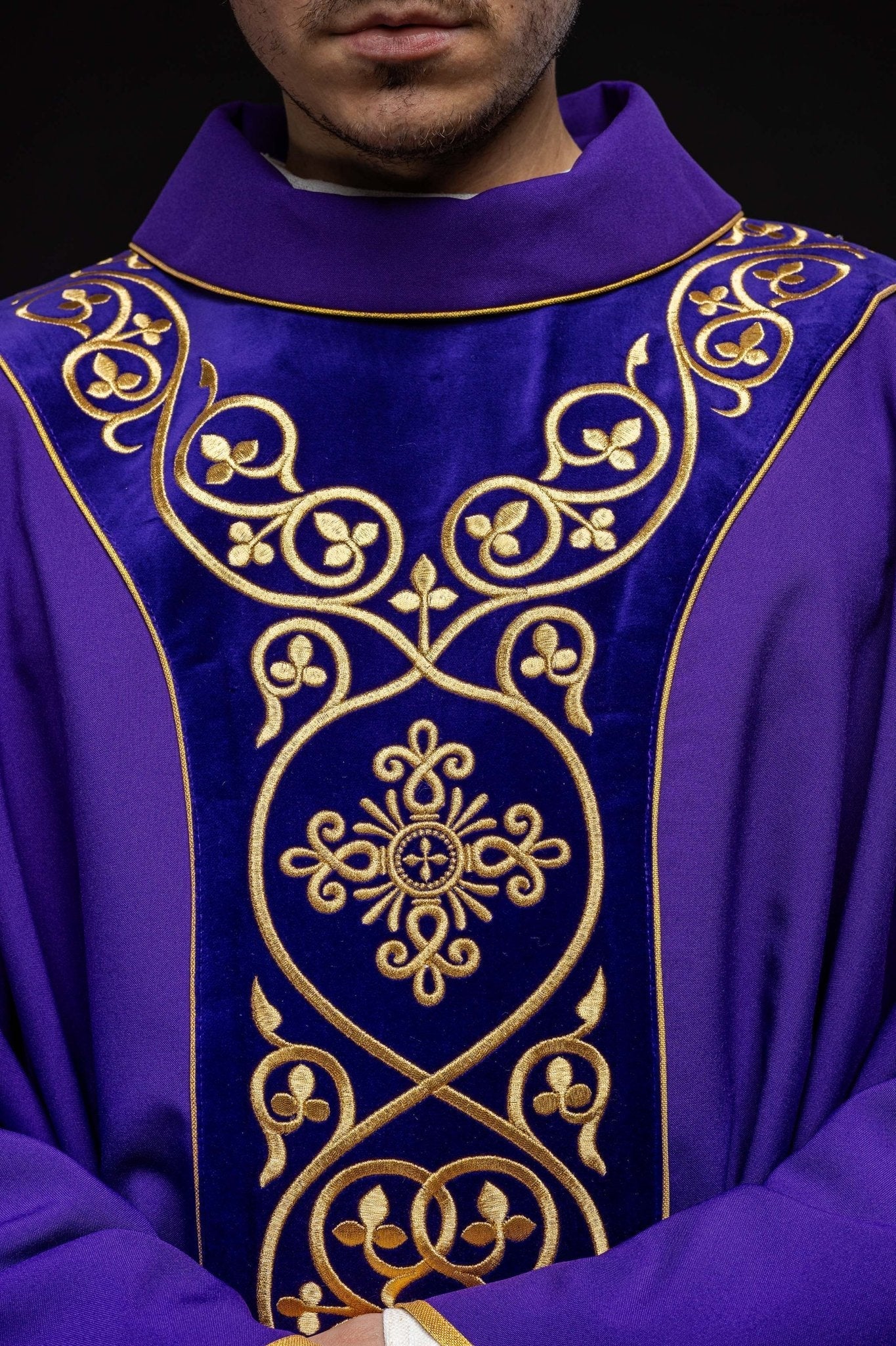 Chasuble decorated with velvet embroidery KOR/169/3 Purple KOR/169/03 - HAFTINAUSA.COM
