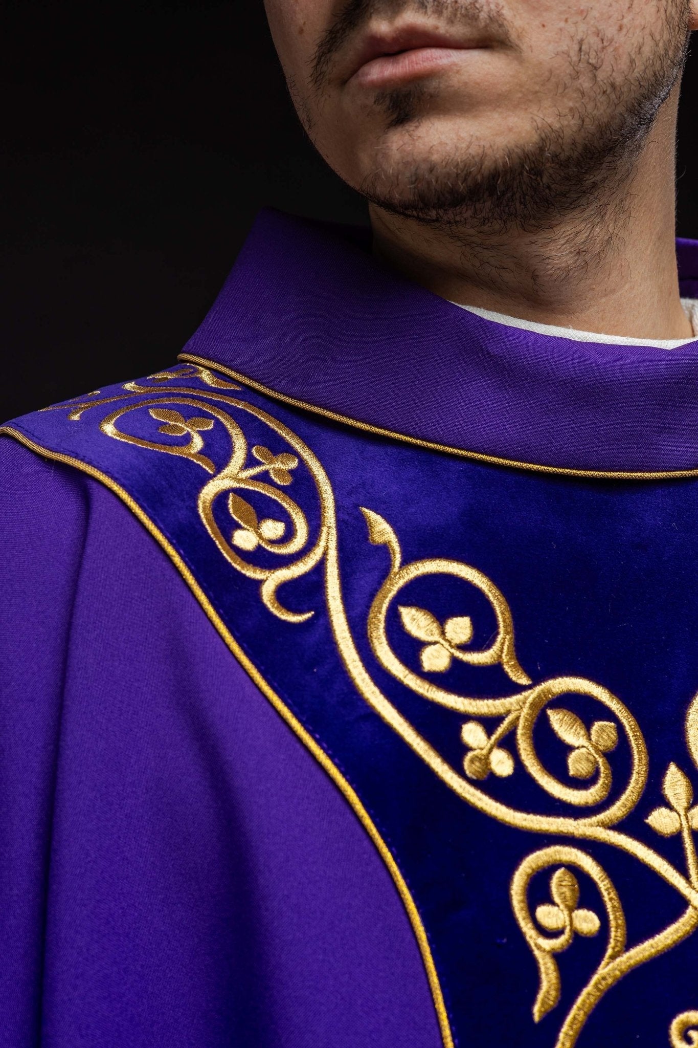 Chasuble decorated with velvet embroidery KOR/169/3 Purple KOR/169/03 - HAFTINAUSA.COM