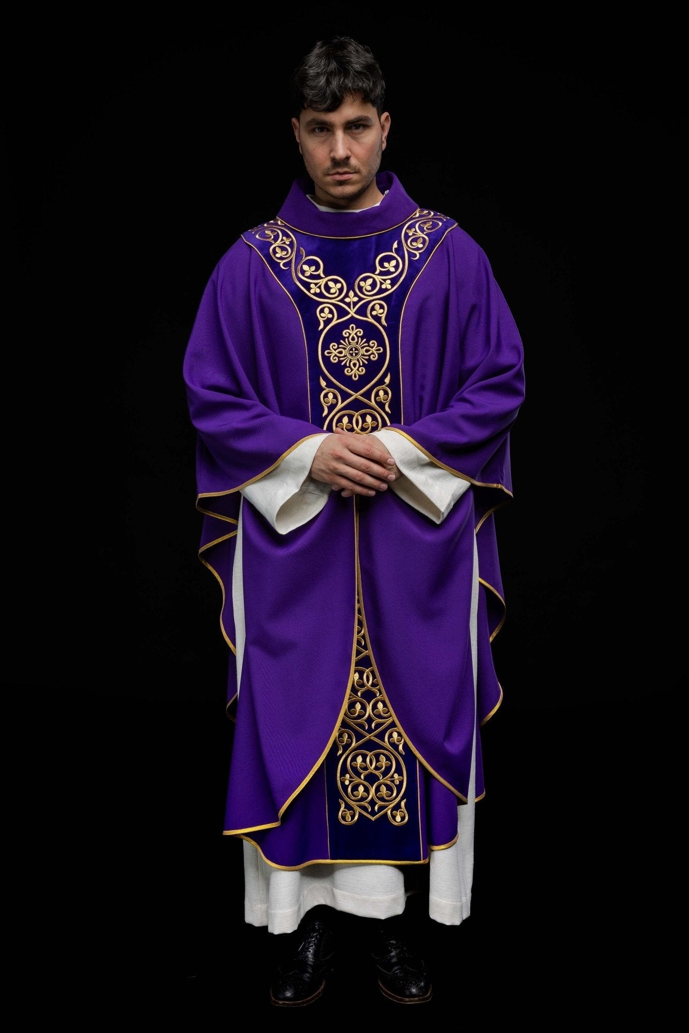 Chasuble decorated with velvet embroidery KOR/169/3 Purple KOR/169/03 - HAFTINAUSA.COM