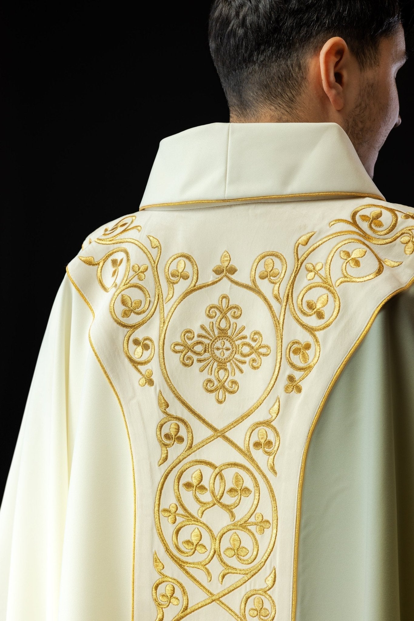 Chasuble decorated with velvet embroidery KOR/169/5 Ecru KOR/169/05 - HAFTINAUSA.COM