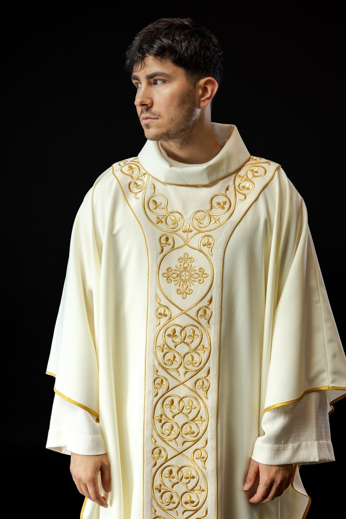 Chasuble decorated with velvet embroidery KOR/169/5 Ecru KOR/169/05 - HAFTINAUSA.COM