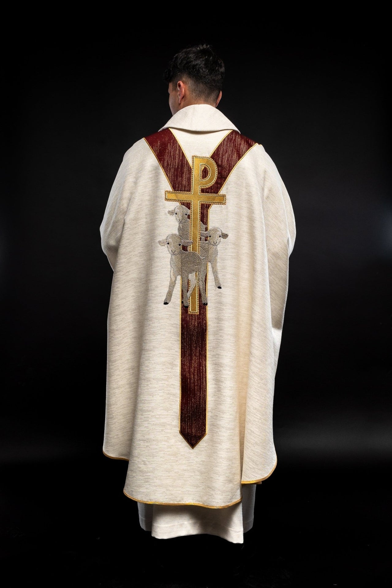 Chasuble ecru with the image of Jesus the Good Shepherd with a decorative burgundy stripe LE/7035/05 - CHASUBLES.COM