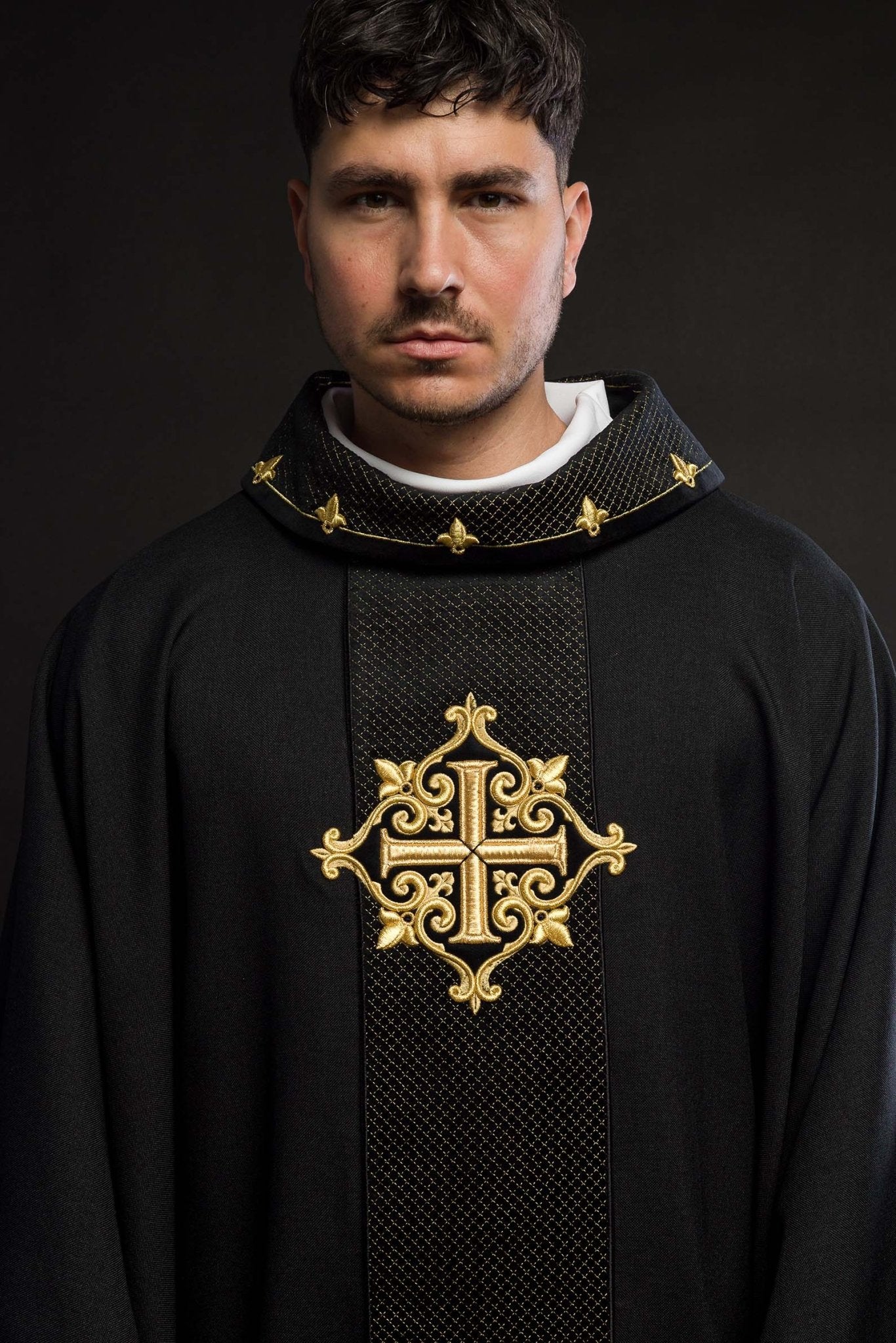 Chasuble embroidered on velvet with the symbol of the Black Cross LE/7029/07 - HAFTINAUSA.COM