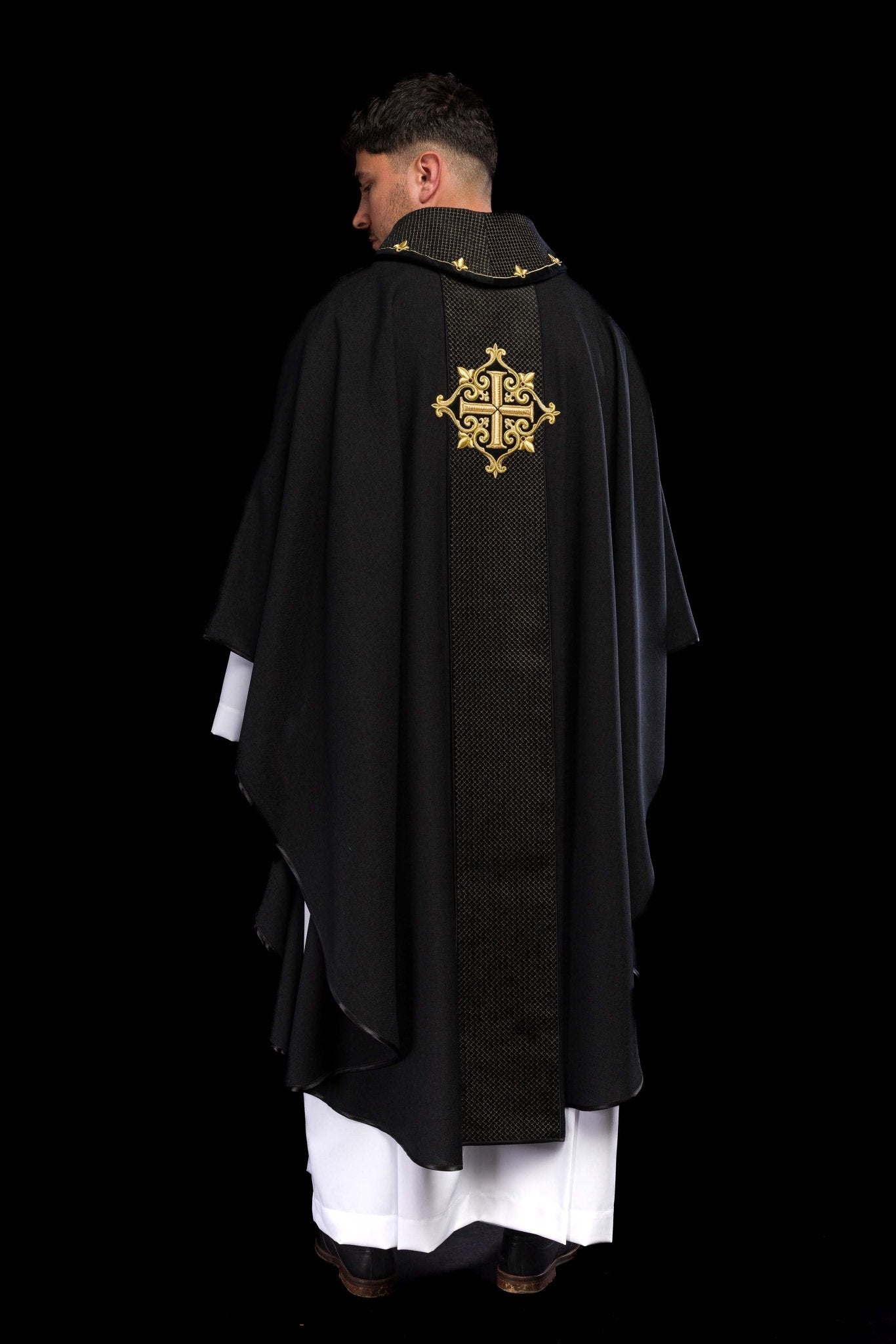 Chasuble embroidered on velvet with the symbol of the Black Cross LE/7029/07 - HAFTINAUSA.COM