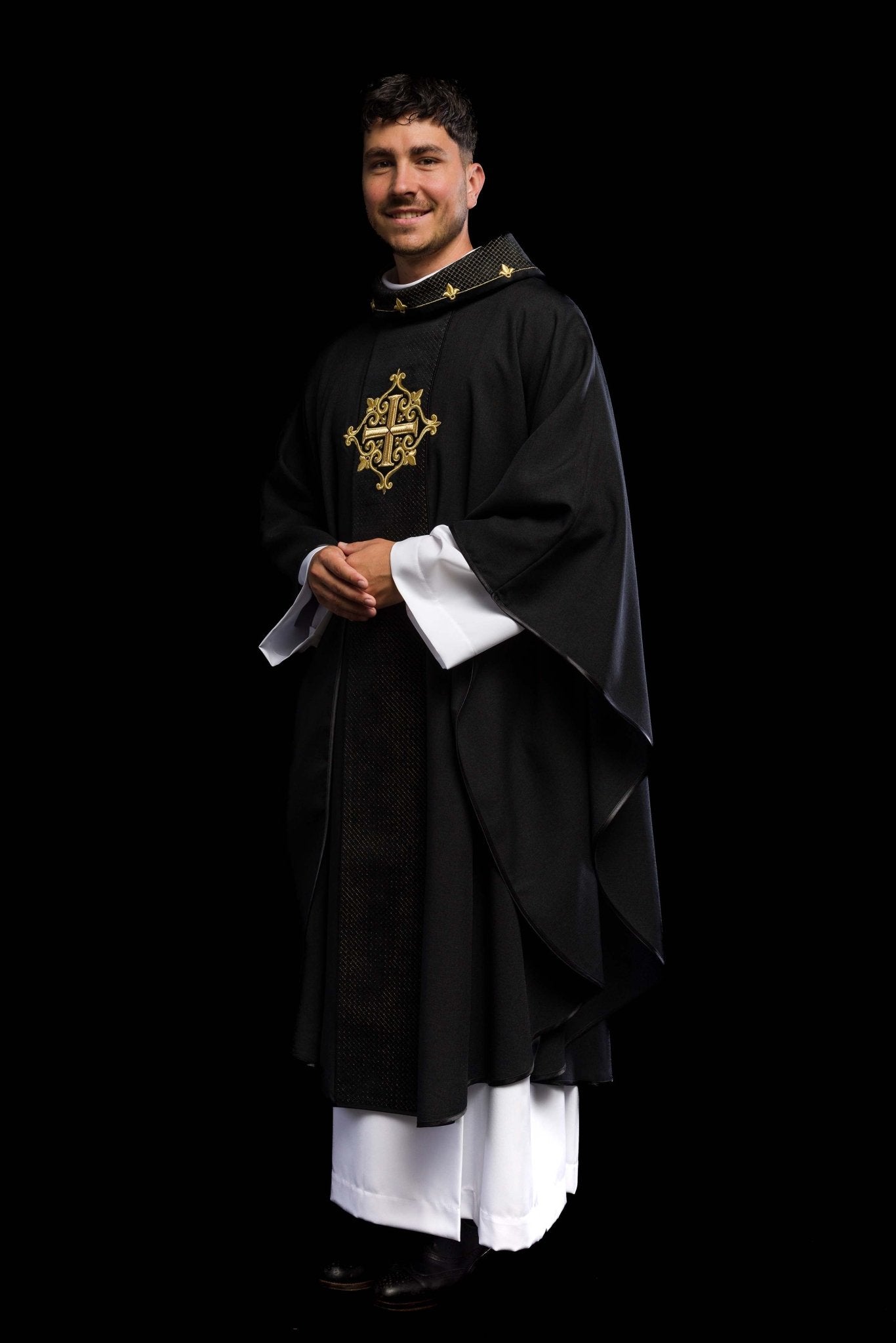 Chasuble embroidered on velvet with the symbol of the Black Cross LE/7029/07 - HAFTINAUSA.COM