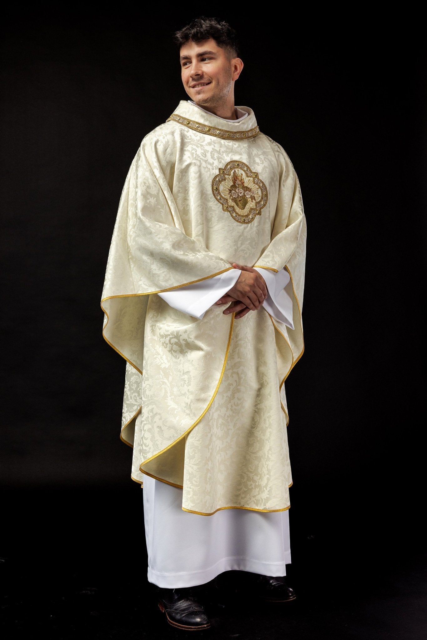 Chasuble embroidered with a motif of the Heart of Mary on jacquard S - 70101 - 05 - 88 - HAFTINAUSA.COM