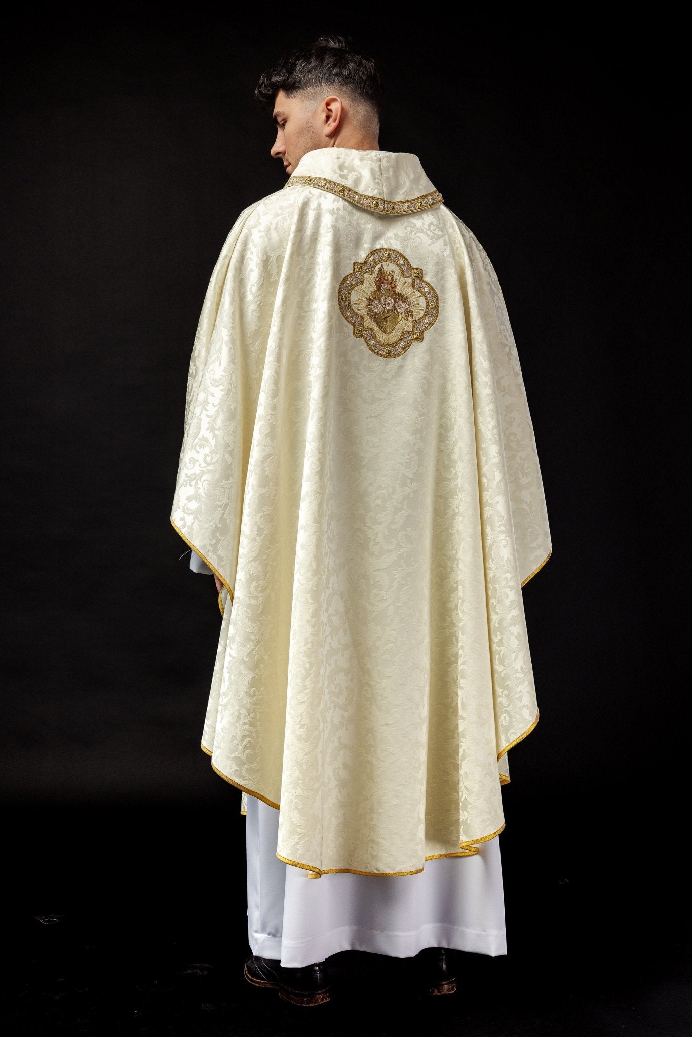 Chasuble embroidered with a motif of the Heart of Mary on jacquard S - 70101 - 05 - 88 - HAFTINAUSA.COM