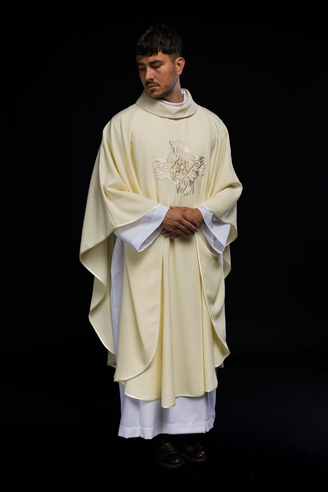 Chasuble embroidered with Cross pattern in ecru HA7035 - 05 ECRU - HAFTINAUSA.COM