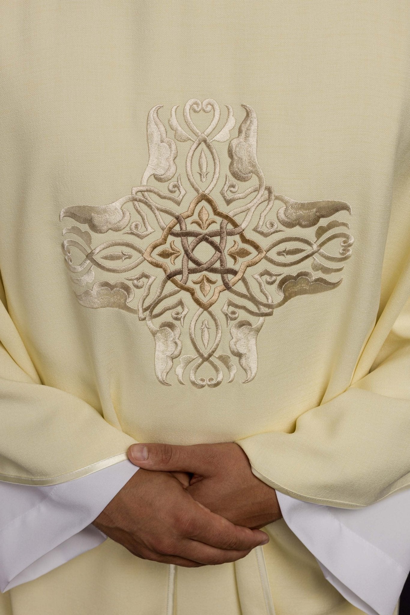 Chasuble embroidered with Cross pattern in ecru HA7035 - 05 ECRU - HAFTINAUSA.COM