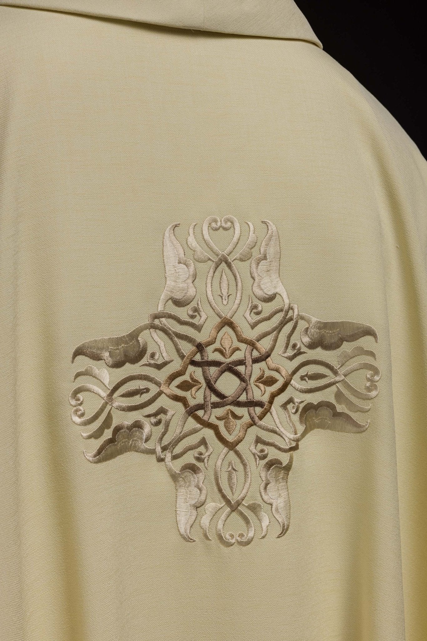 Chasuble embroidered with Cross pattern in ecru HA7035 - 05 ECRU - HAFTINAUSA.COM