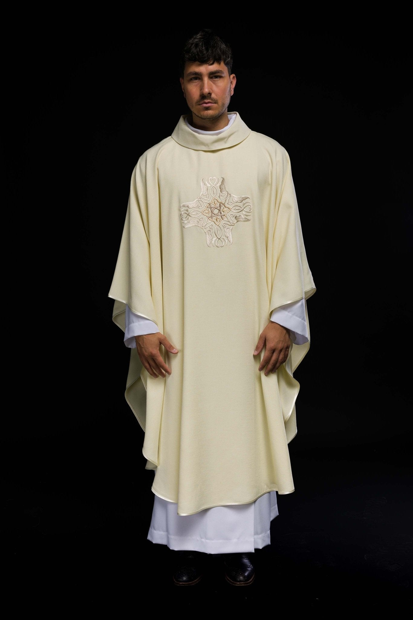 Chasuble embroidered with Cross pattern in ecru HA7035 - 05 ECRU - HAFTINAUSA.COM