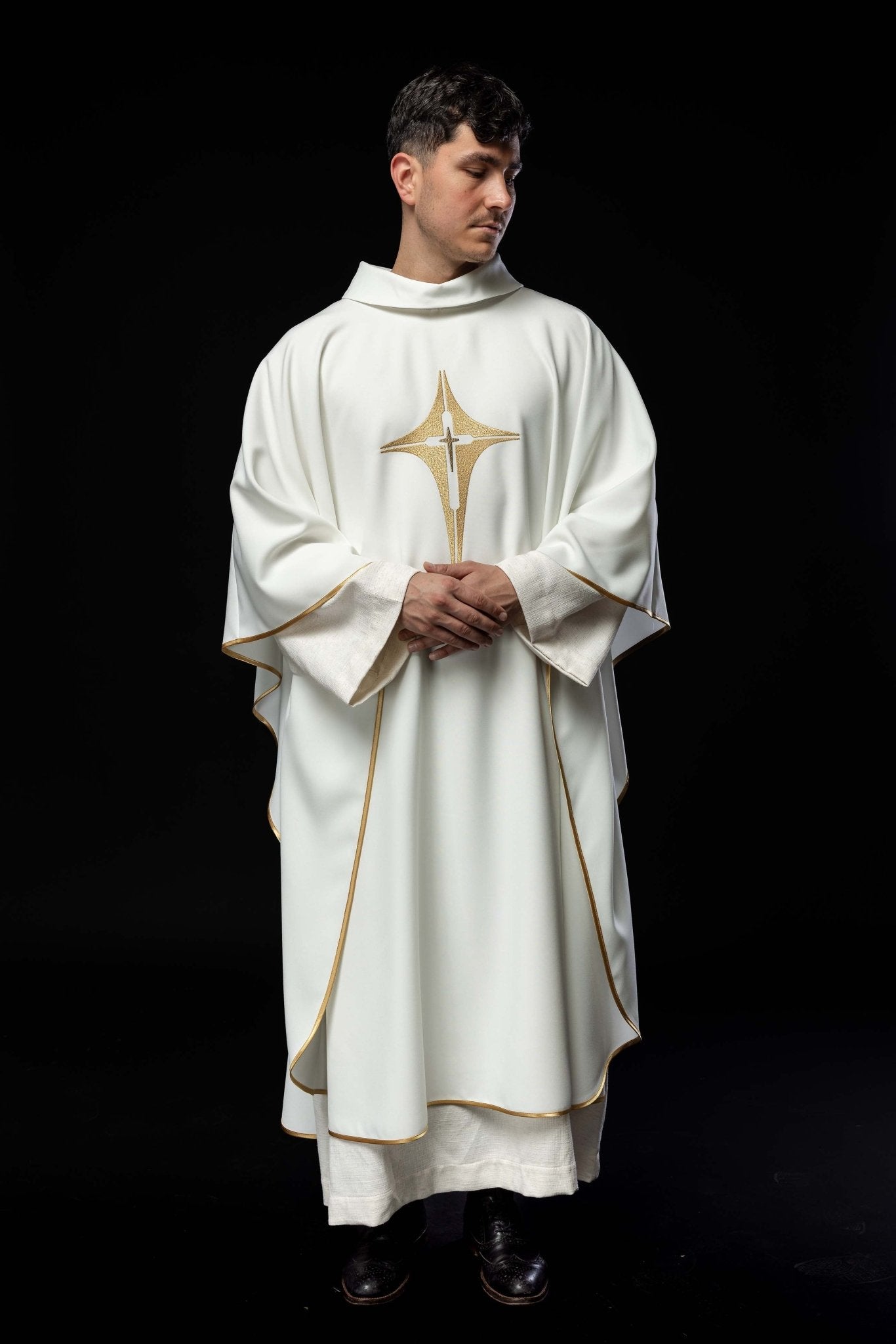 Chasuble embroidered with cross pattern in ecru KOR/002/05/12 ECRU - HAFTINAUSA.COM