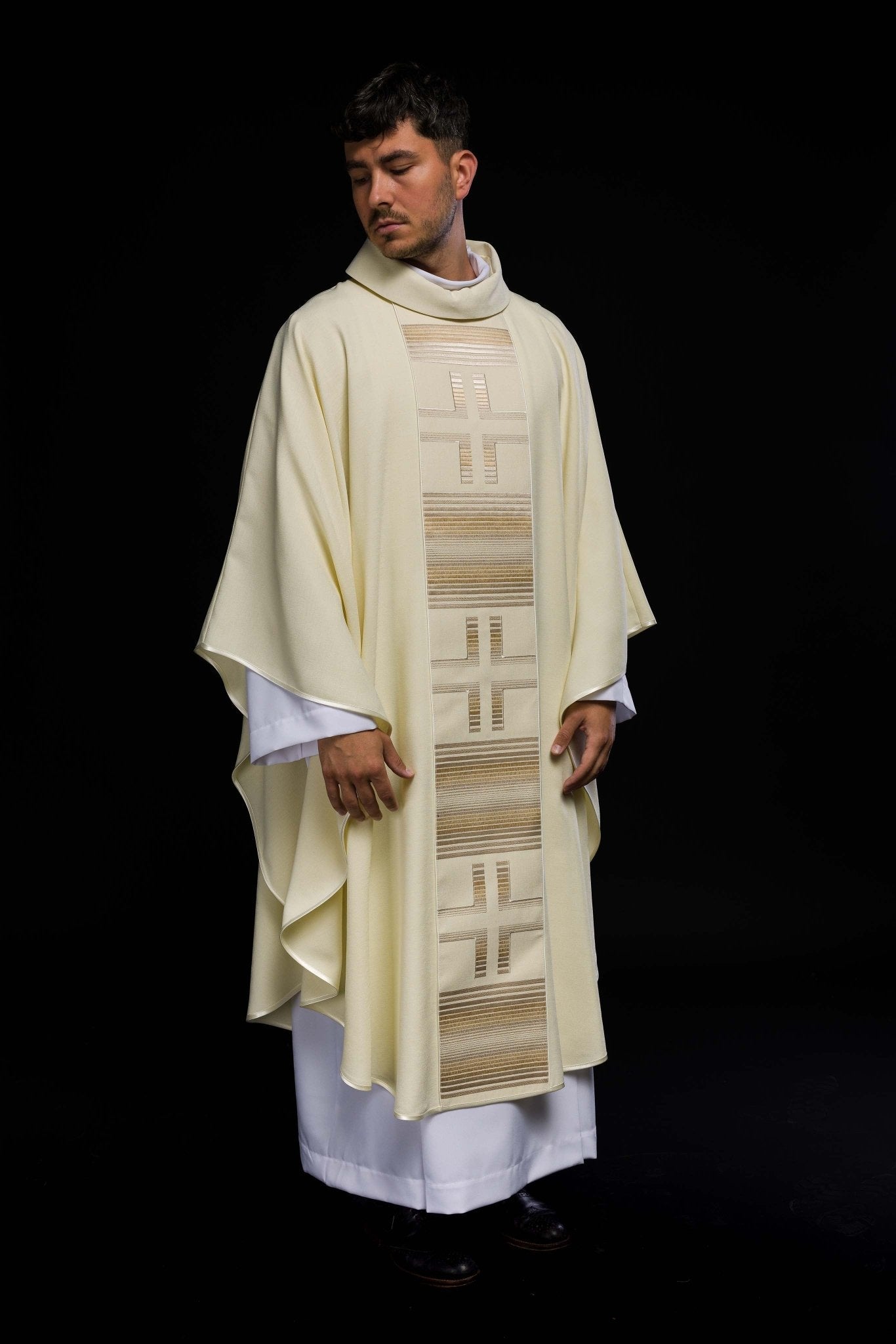 Chasuble embroidered with Crosses in ecru HA7032 - 05 ECRU - HAFTINAUSA.COM