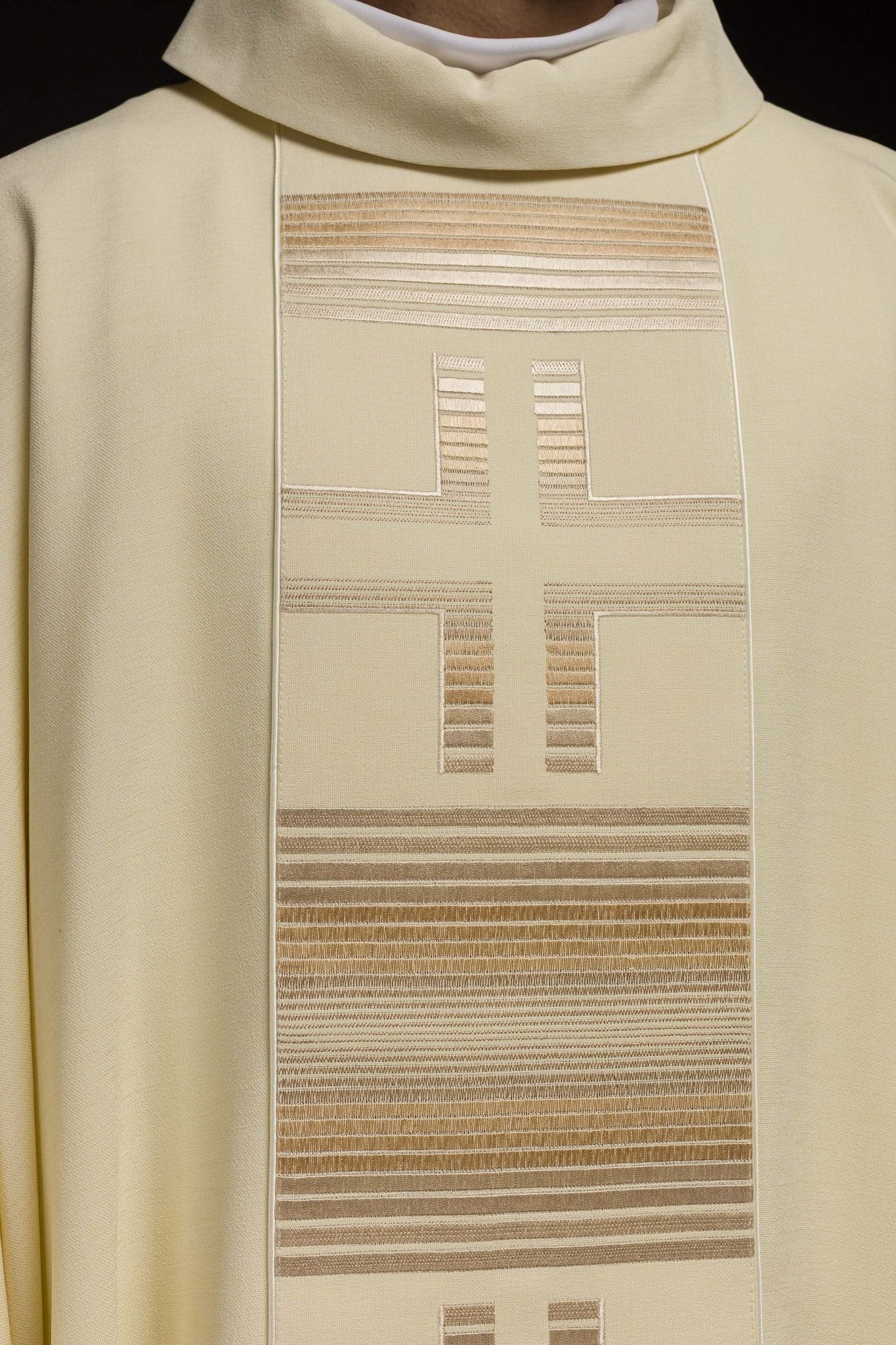 Chasuble embroidered with Crosses in ecru HA7032 - 05 ECRU - HAFTINAUSA.COM