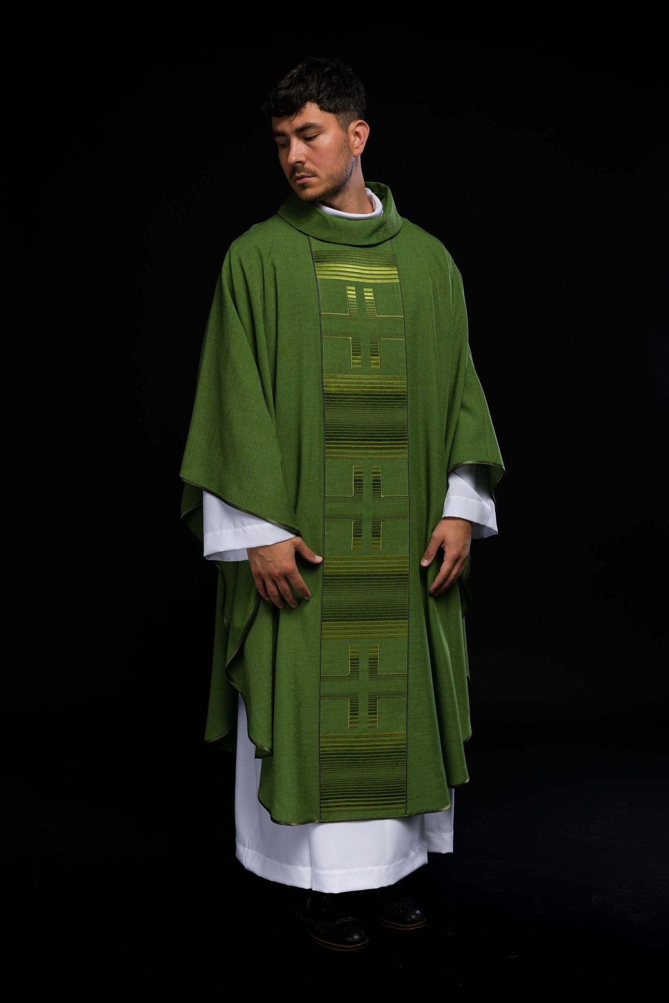 Chasuble embroidered with Crosses in green HA7032 - 01 ZIELONY - HAFTINAUSA.COM