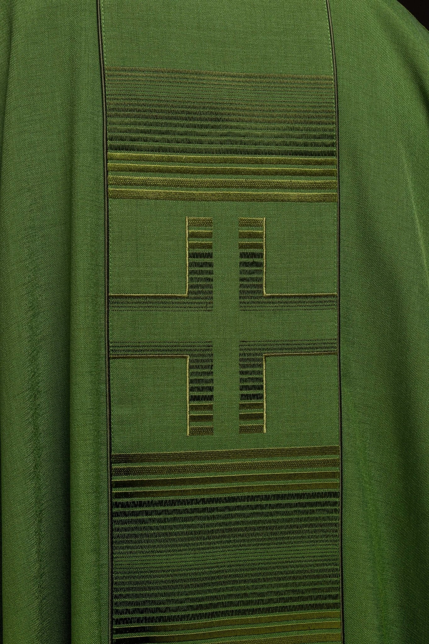 Chasuble embroidered with Crosses in green HA7032 - 01 ZIELONY - HAFTINAUSA.COM