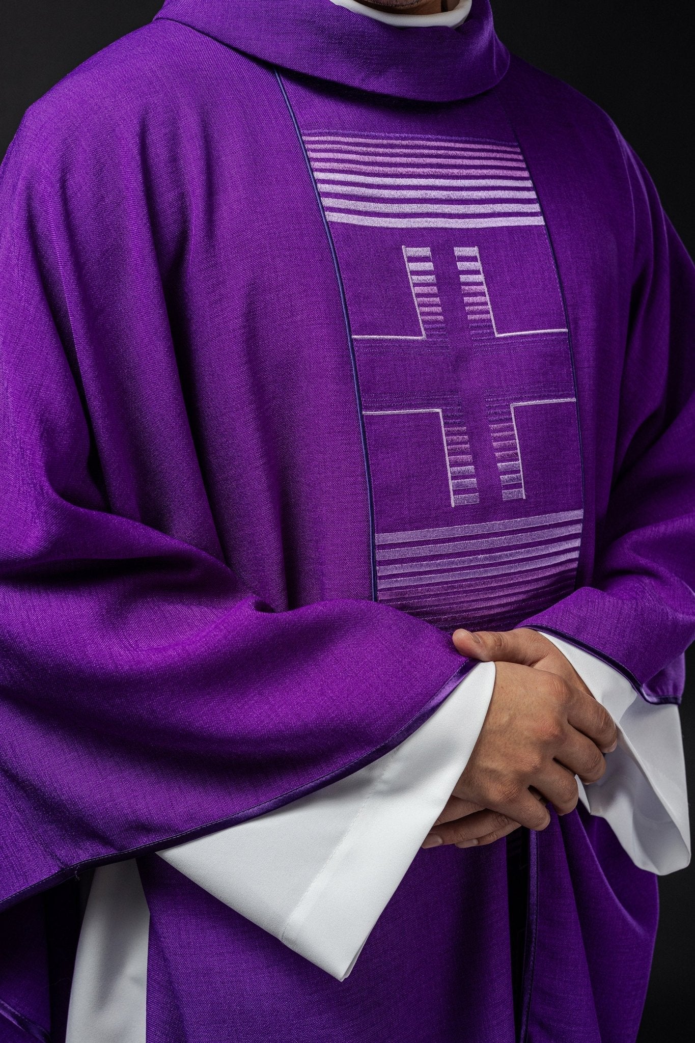 Chasuble embroidered with Crosses in purple HA7032 - 03 FIOLET - HAFTINAUSA.COM