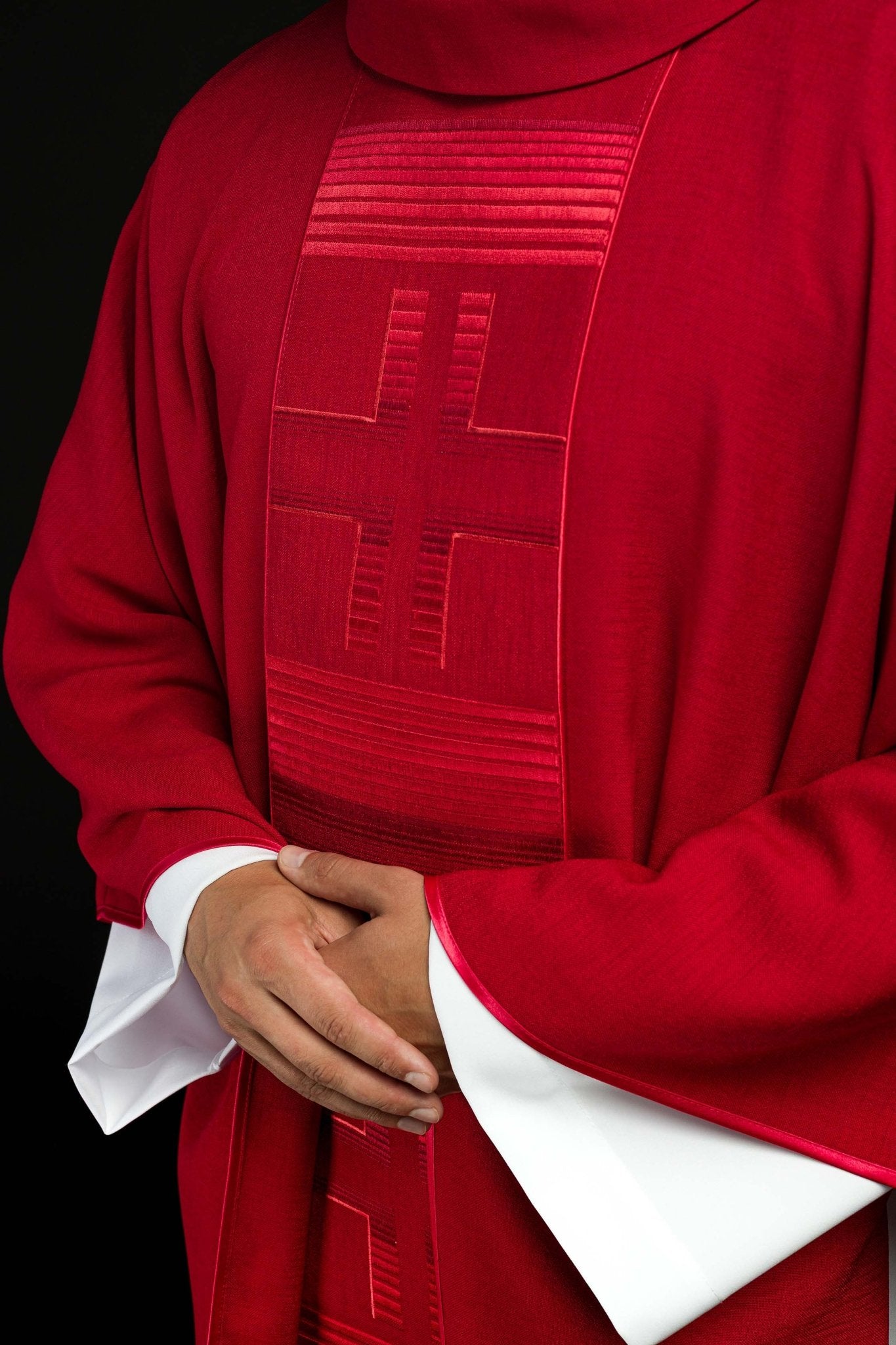 Chasuble embroidered with Crosses in red HA7032-02 CZERWONY - CHASUBLES.COM
