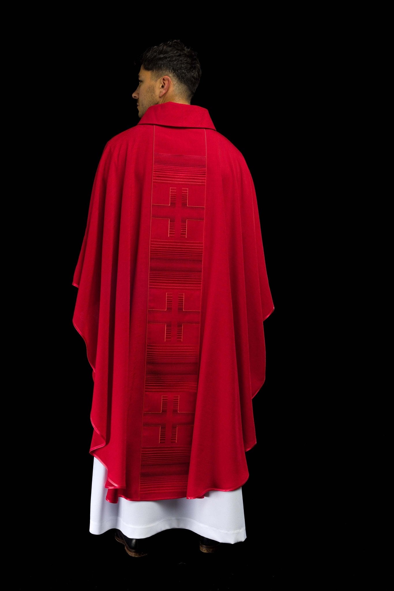 Chasuble embroidered with Crosses in red HA7032-02 CZERWONY - CHASUBLES.COM