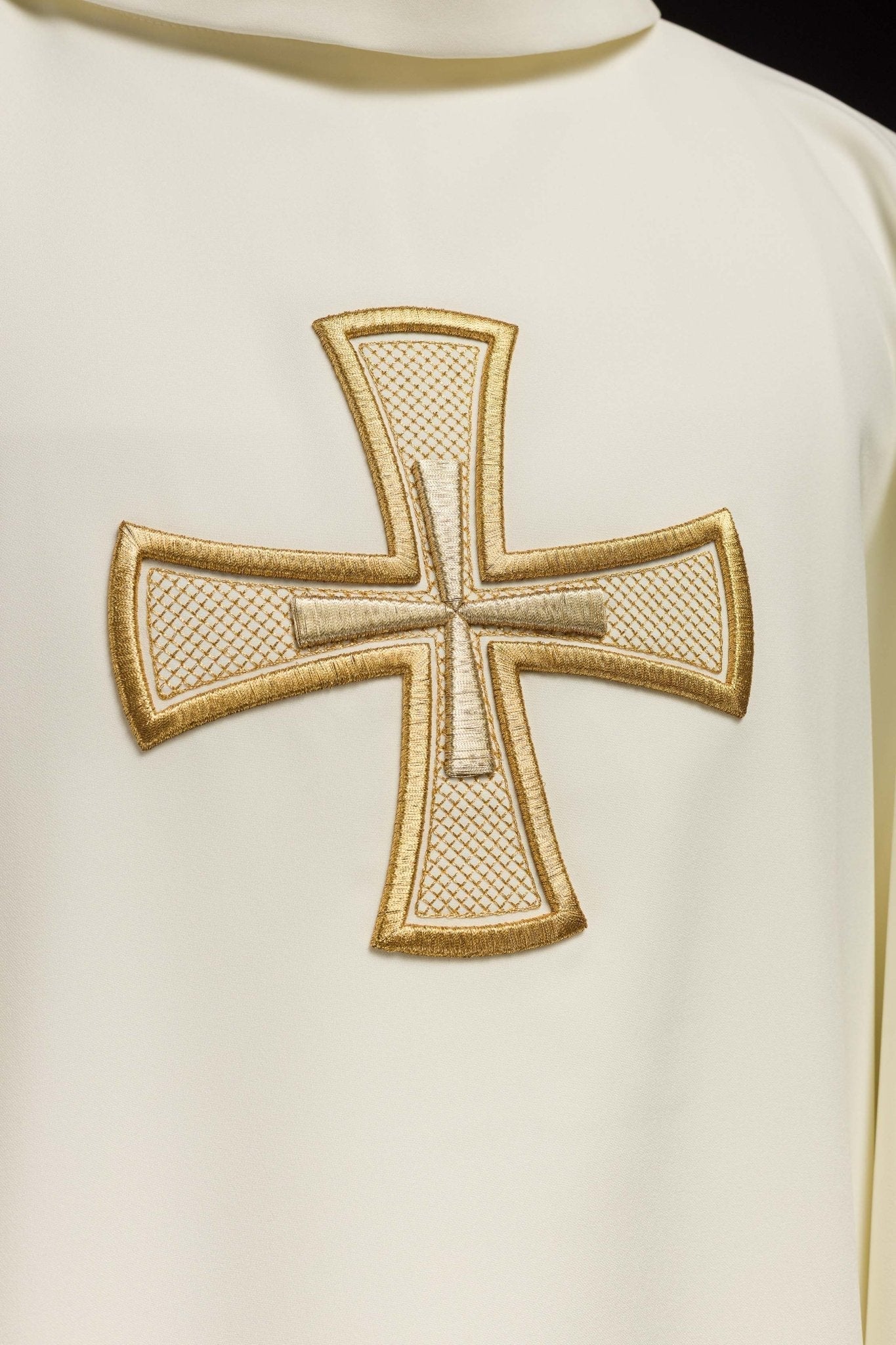 Chasuble embroidered with ecru Cross KOR/258/05/12 - HAFTINAUSA.COM