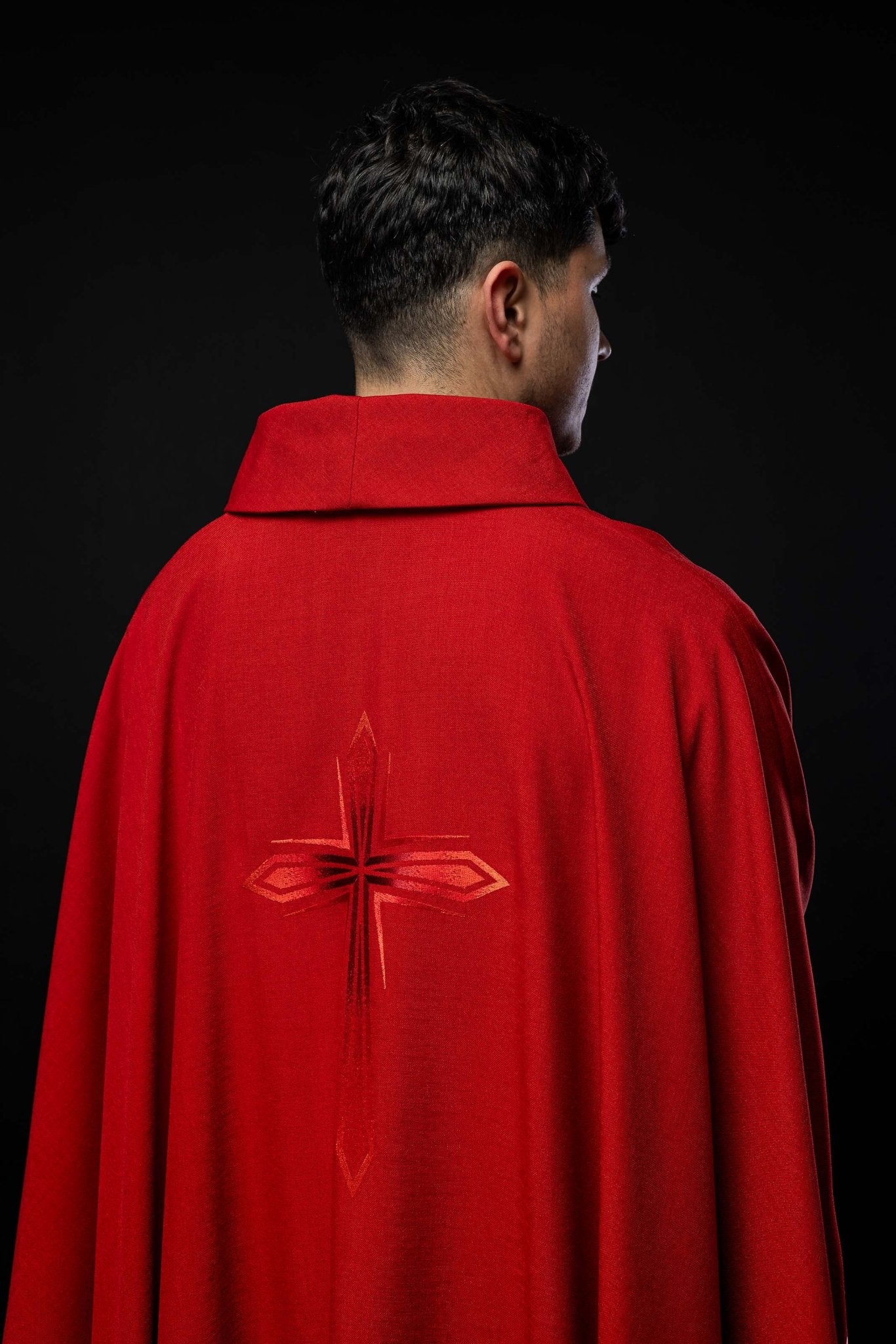 Chasuble embroidered with ecru Cross HA7034 - 02 CZERWONY - HAFTINAUSA.COM